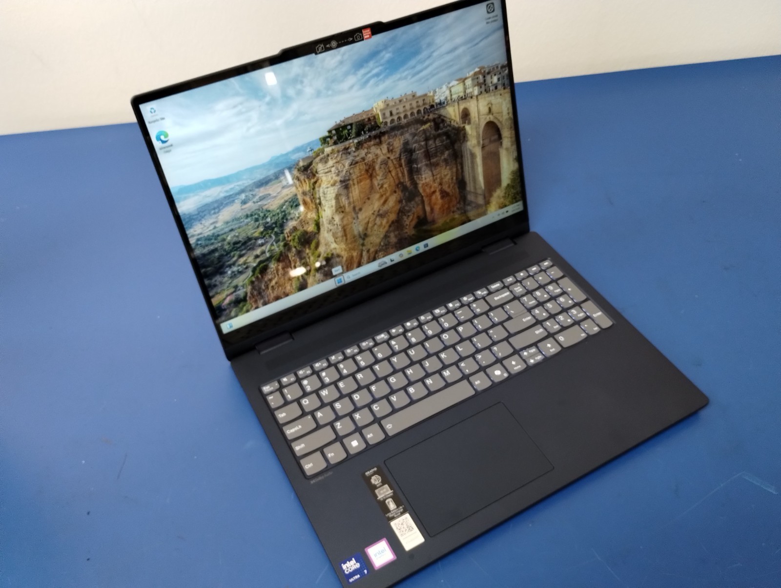 Lenovo IdeaPad 5 2-in-1 16AKP10, Intel Core Ultra 7 255U, 32 GB RAM, 1 TB NVMe