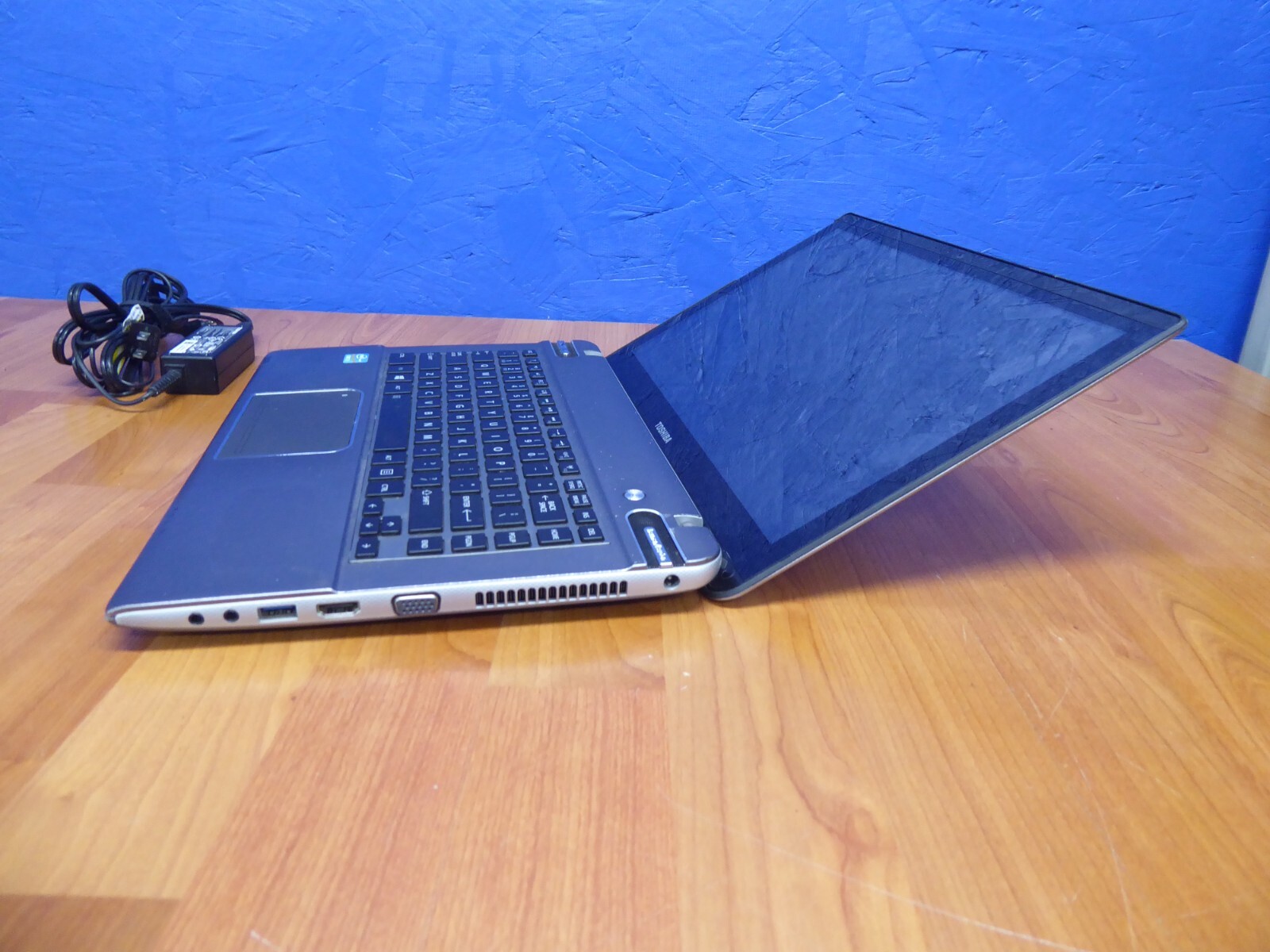 TOSHIBA SATELLITE P845T -S4305 14″ i3-3217U 1.86GHz 8GB 240GB SSD WINDOWS 10 HOM