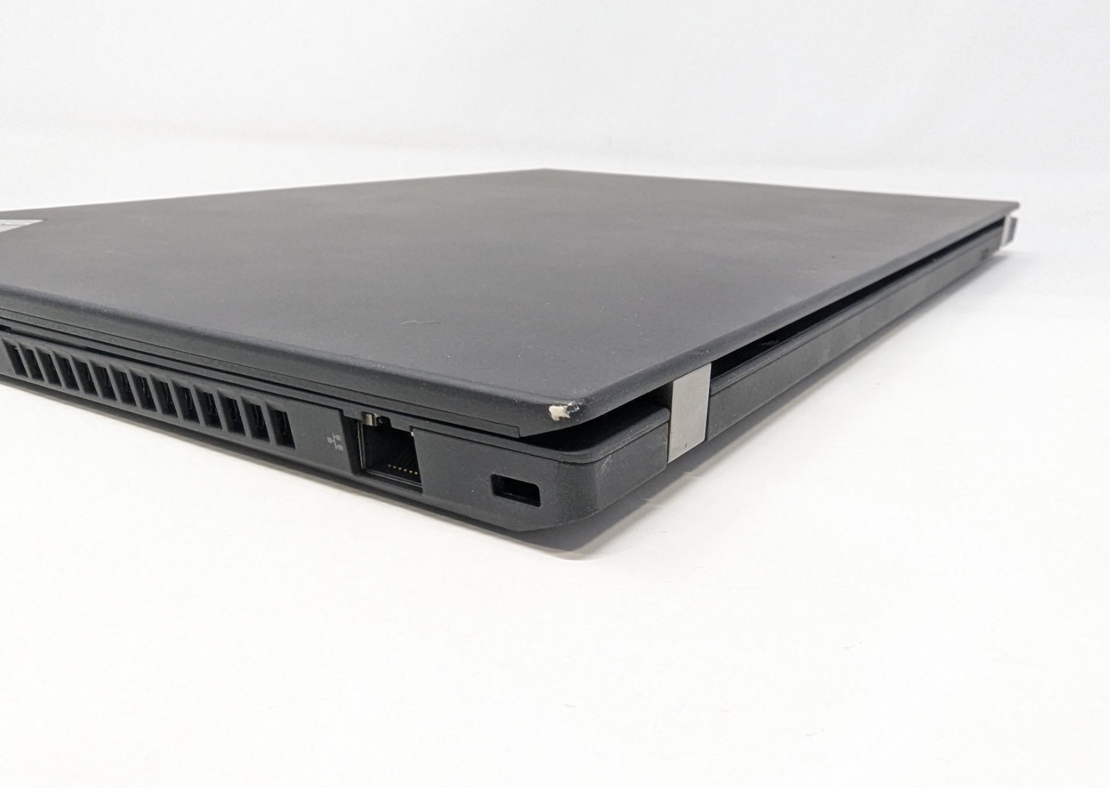 Lenovo ThinkPad T14 Gen 2a – AMD Ryzen 5 Pro 5650U 2.3 GHz 8GB RAM No OS/AC/SSD
