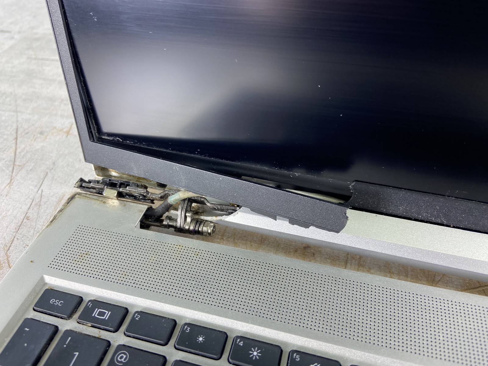 HP PROBOOK 450 G9 i7-1255U @ 1.20GHz, 4GB RAM, NO HDD/OS – (FOR PARTS)