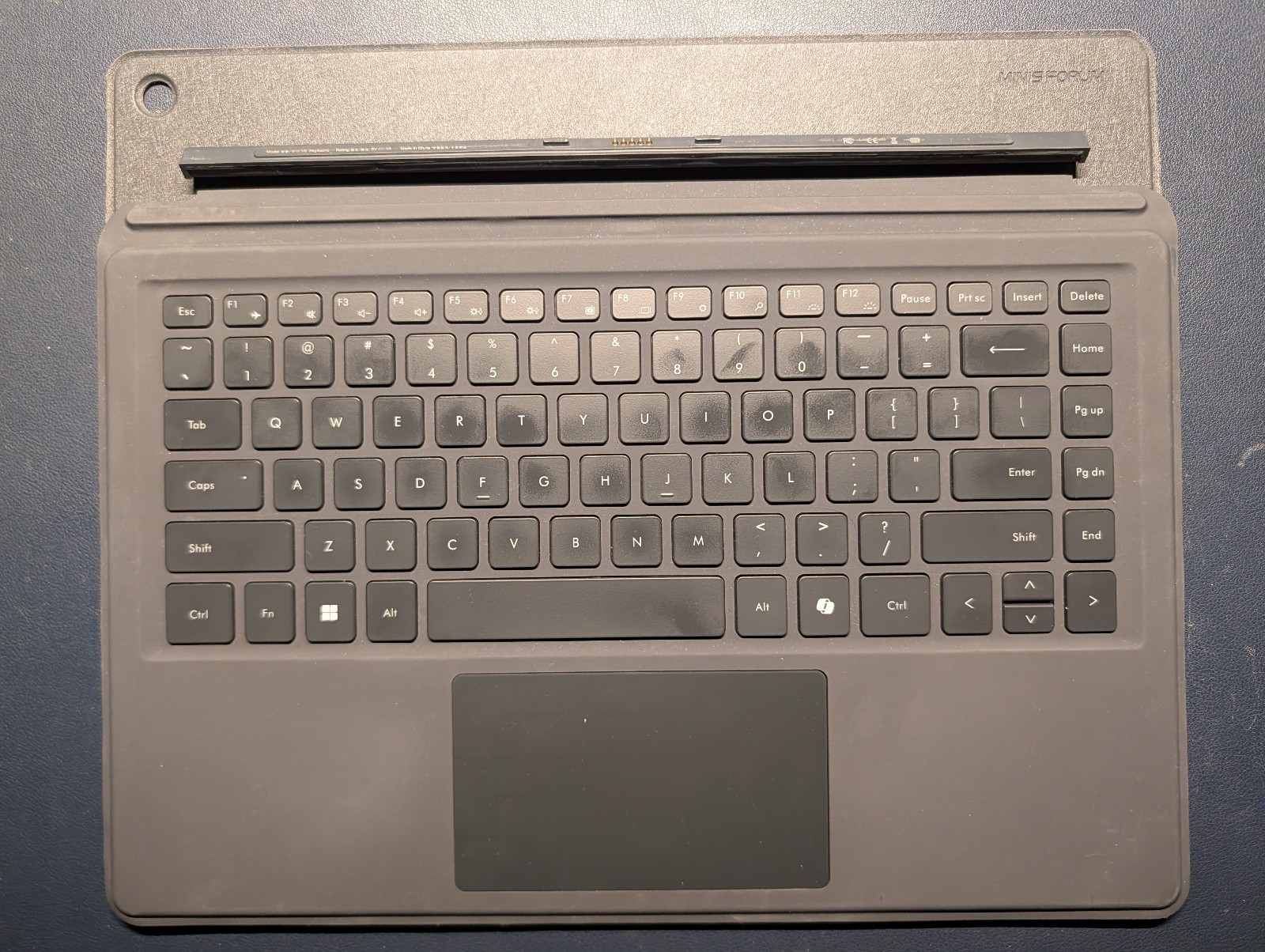 READ Bundle MINISFORUM V3 Laptop Tablet 32GB RAM, 1TB SSD, AMD 8840U