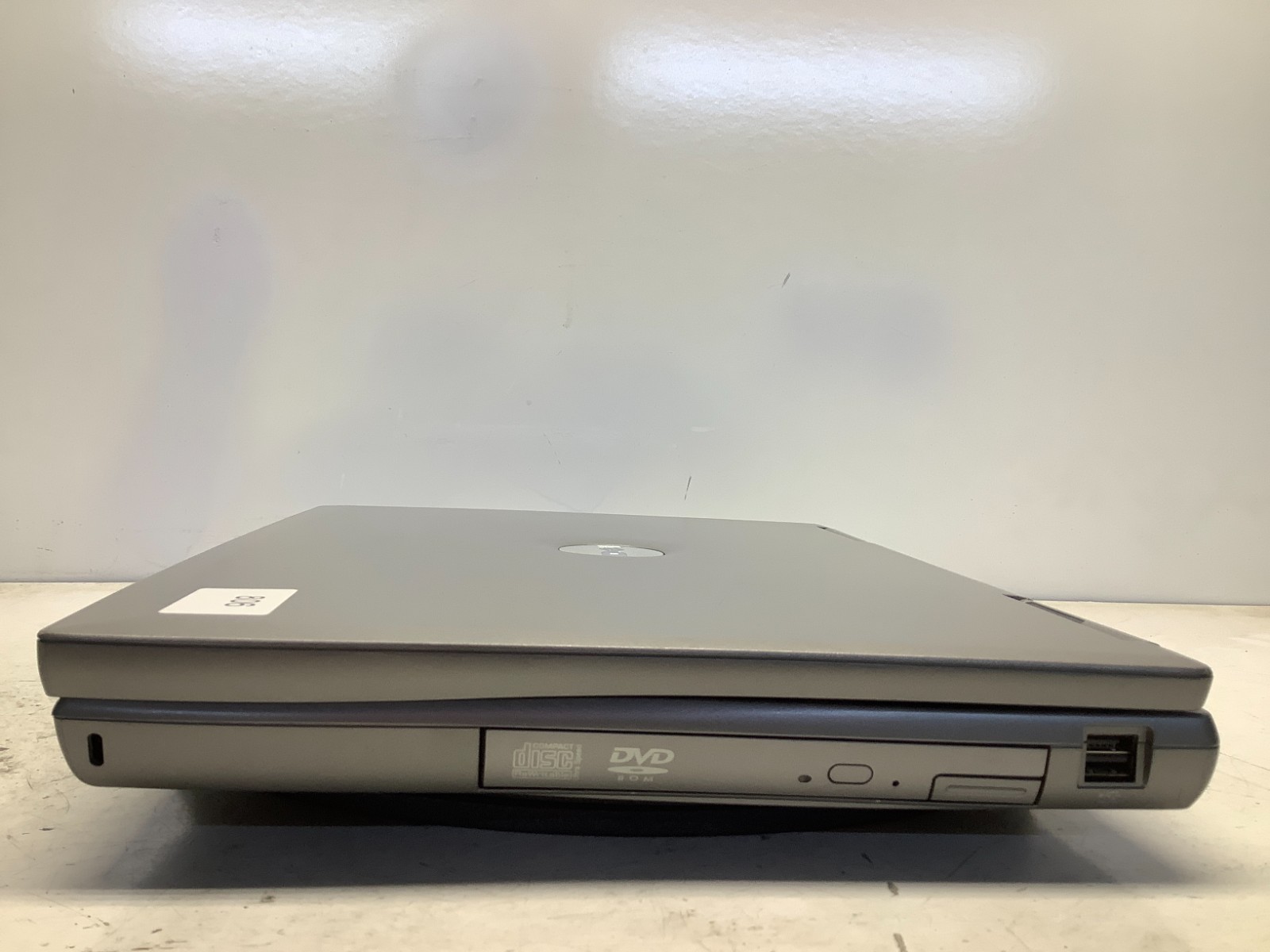 Dell Latitude D800 Intel Pentium M 2GHz 1 GB NO HDD Nvidia GeForce FX5200