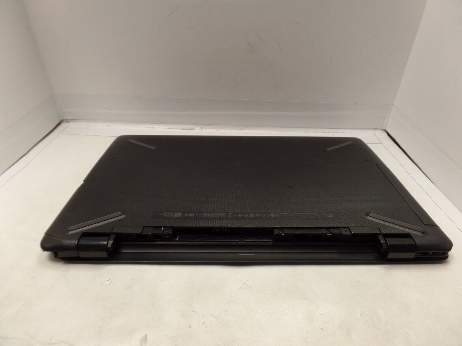 17″ HP 17-AK061NR 3.0GHz AMD A9-9420 8GB 1TB WIN 10 **COSMETIC DAMAGE**