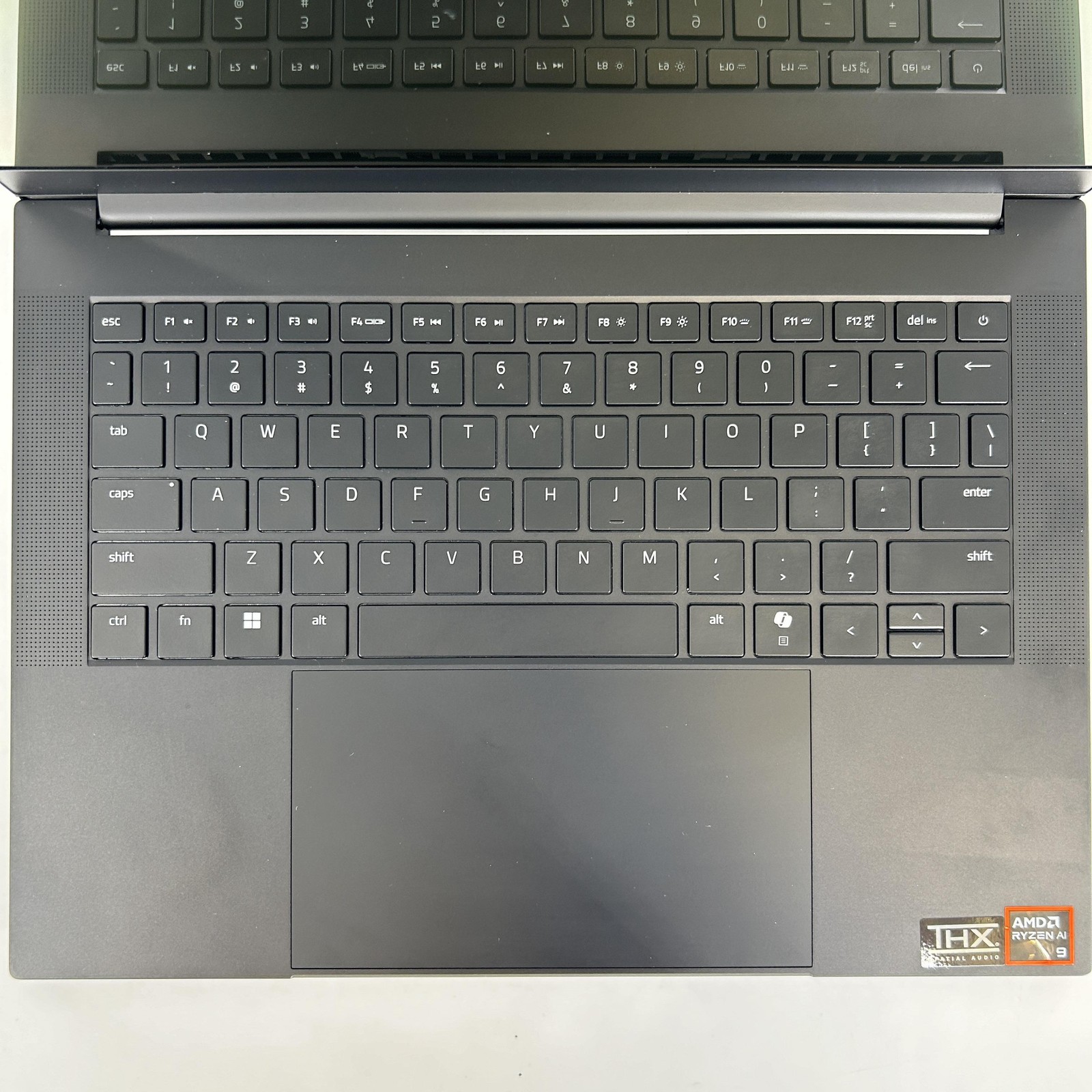 Razer Blade 14 120Hz QHD+ 2025 2.0GHz Ryzen AI 9 365 32GB 1TB RTX 5070 Excellent