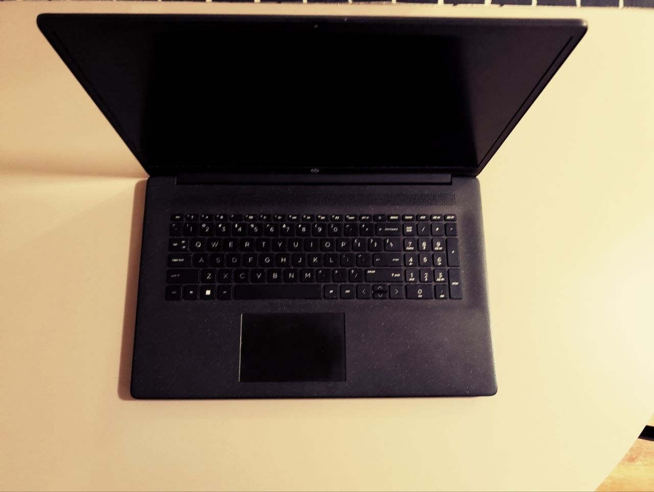 HP 17.3″ Laptop – AMD Ryzen 5 / 16GB RAM / 1TB SSD – Excellent Condition