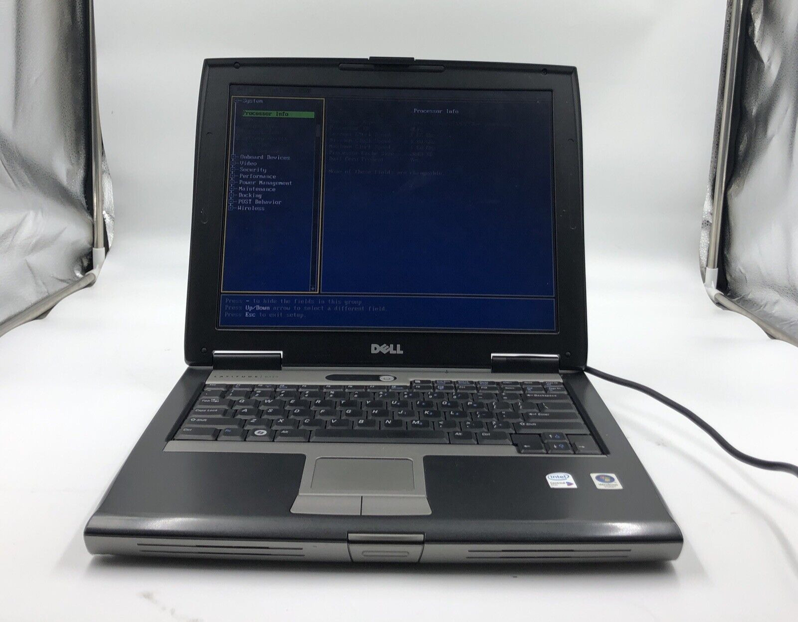 Dell Latitude D520 Laptop Intel Core 2 Duo 1.66 1GB NO HDD/OS Bad Battery (PART)