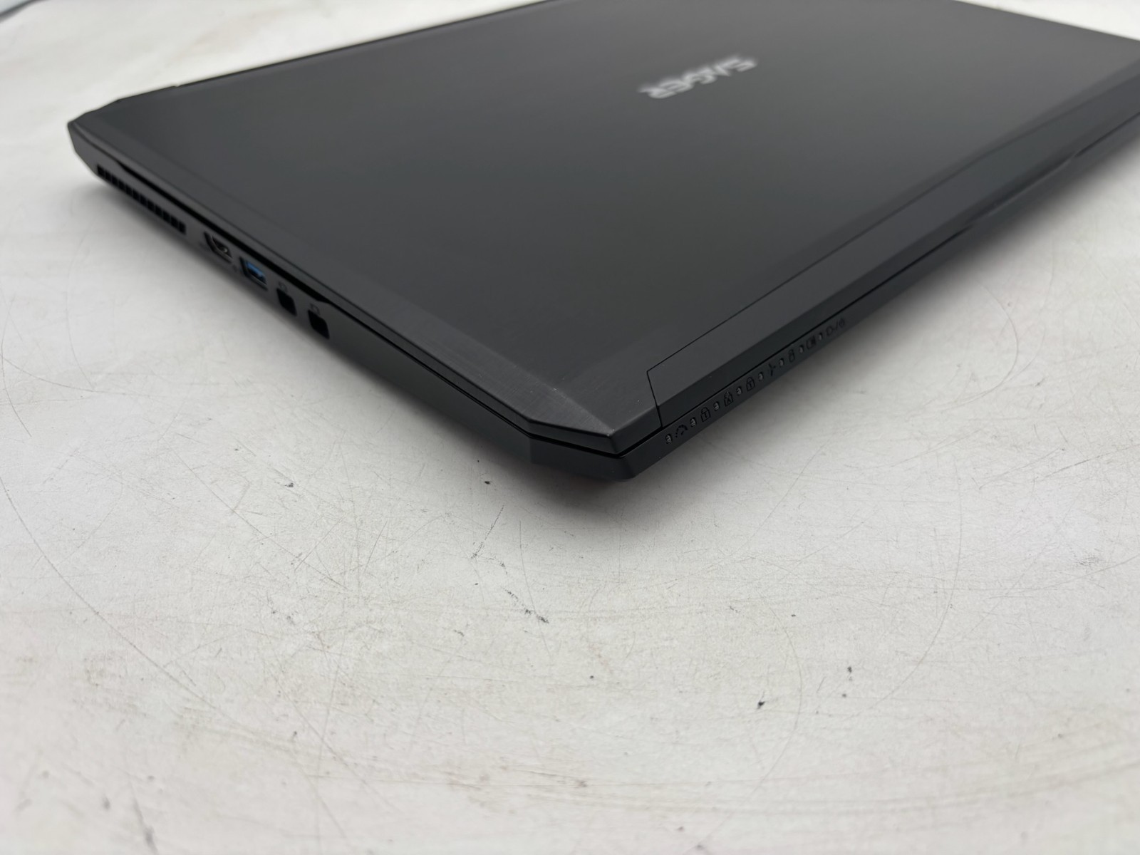 Sager Gaming P650HP 15.6″ 512 GB SSD + 1 TB HDD 16 GB RAM i7-7700HQ GTX 1060