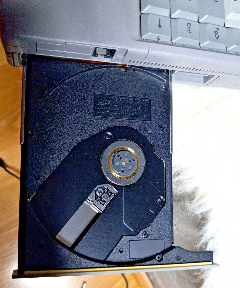 Toshiba Satellite Pro 490CDT Pentium II 4GB windows98+ Battery & Power Adapter