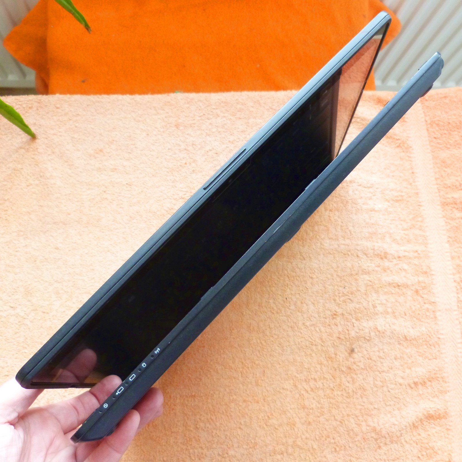 Fujitsu T939 Convertible 360 SWIVEL Tablet 13″ TOUCH Windows 11 SSD 8GEN i5