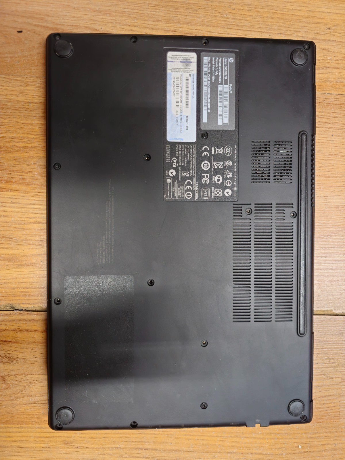 HP Folio 13-1050ca Notebook PC. READ the description.