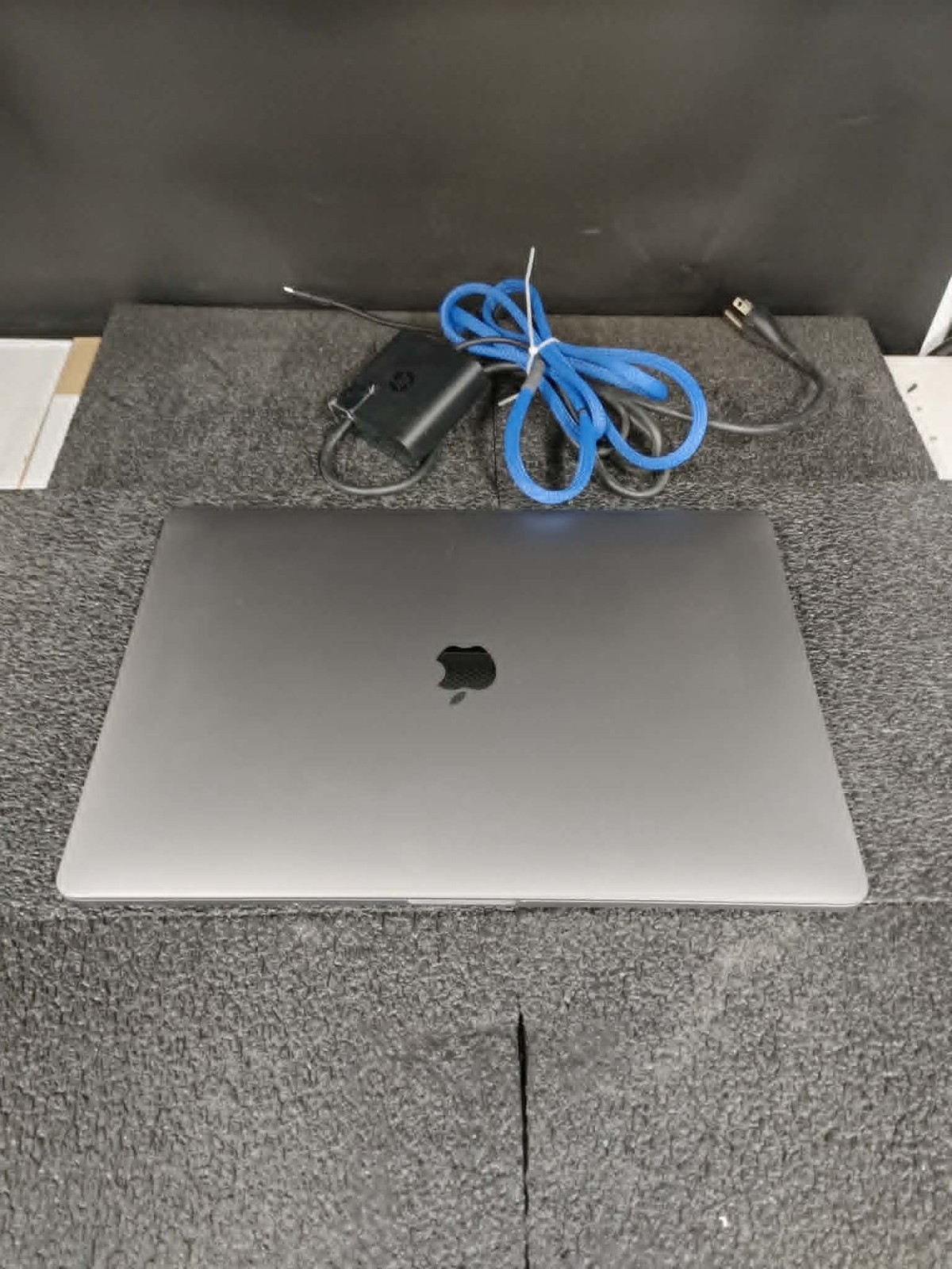 Apple A2141 16inch Intel i7-9750H 2.60GHz 16GB DDR4 500GB Intel UHD Graphics 630