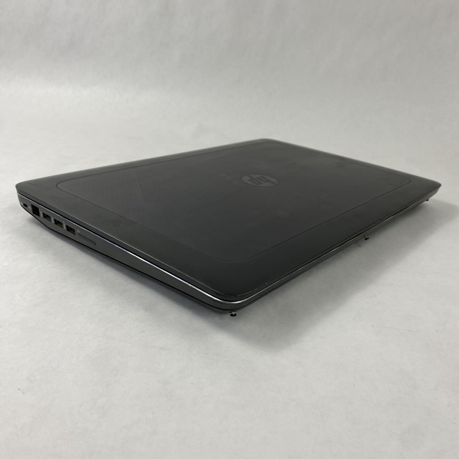 HP ZBook 17 G3 Intel Xeon E3 1535M V5 2.9GHz 16GB RAM 17.3″ No Battery No HDD/OS