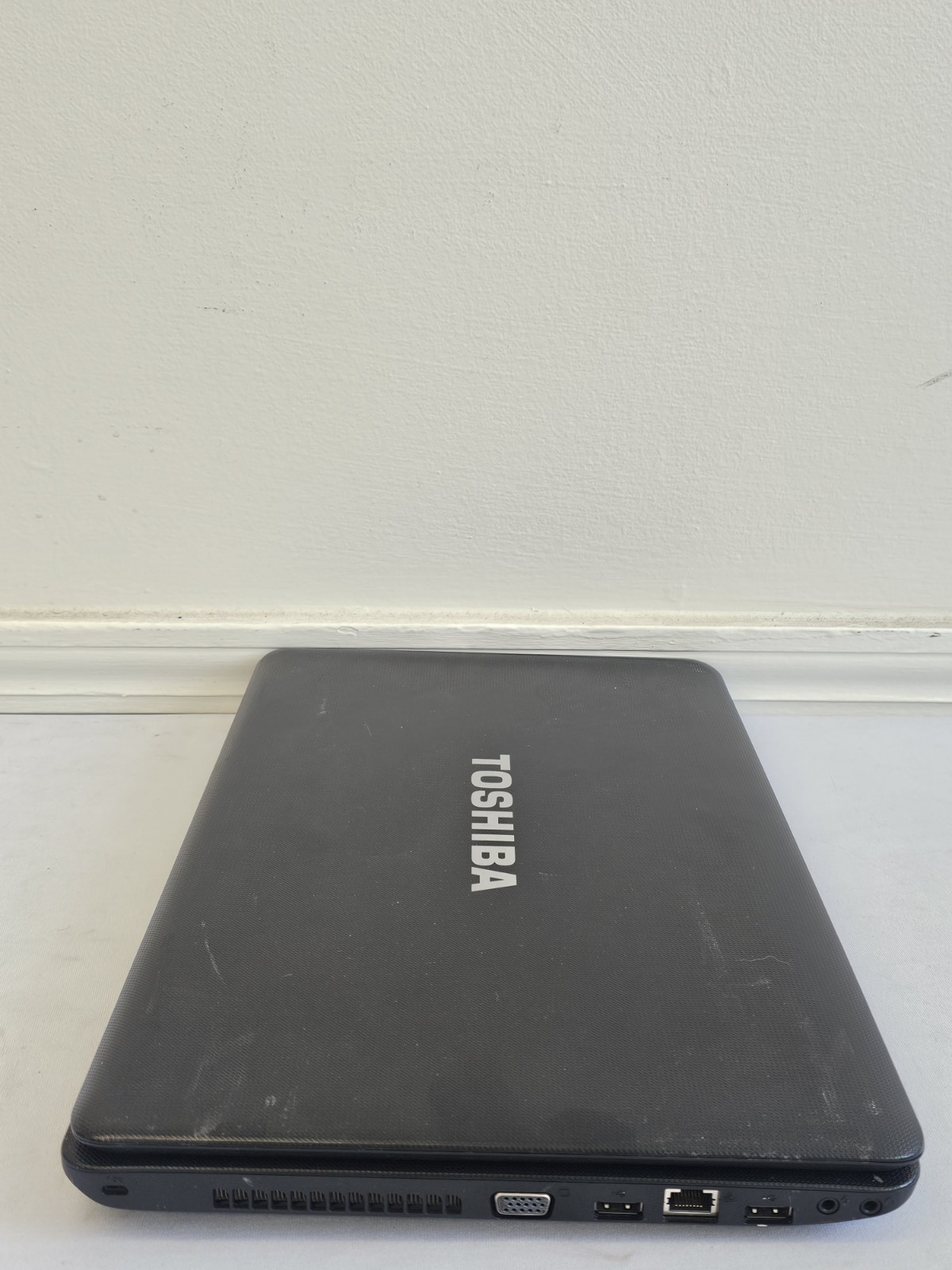 Toshiba Satellite C655D-55300 Laptop – AMD E300 – 4GB RAM – BAD BATT – READ