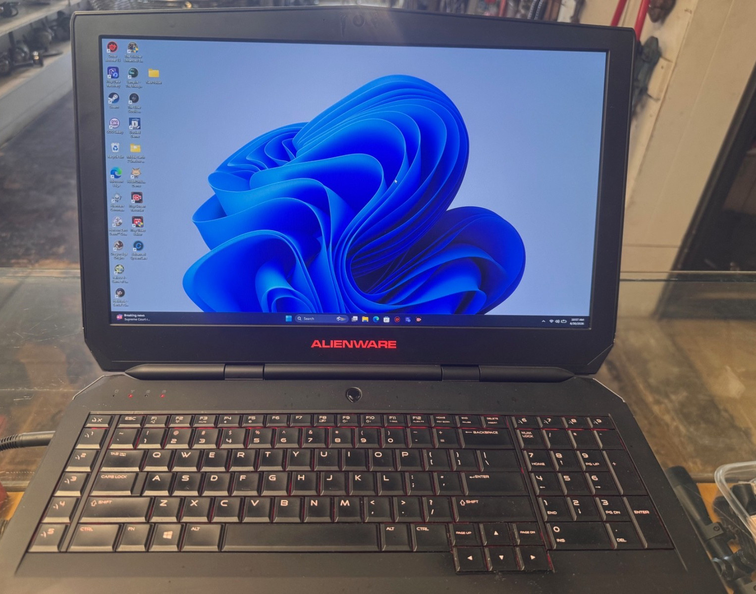 Alienware 17 R2 i7 P43F 930GB 16.0GB FOR PARTS OR REPAIR