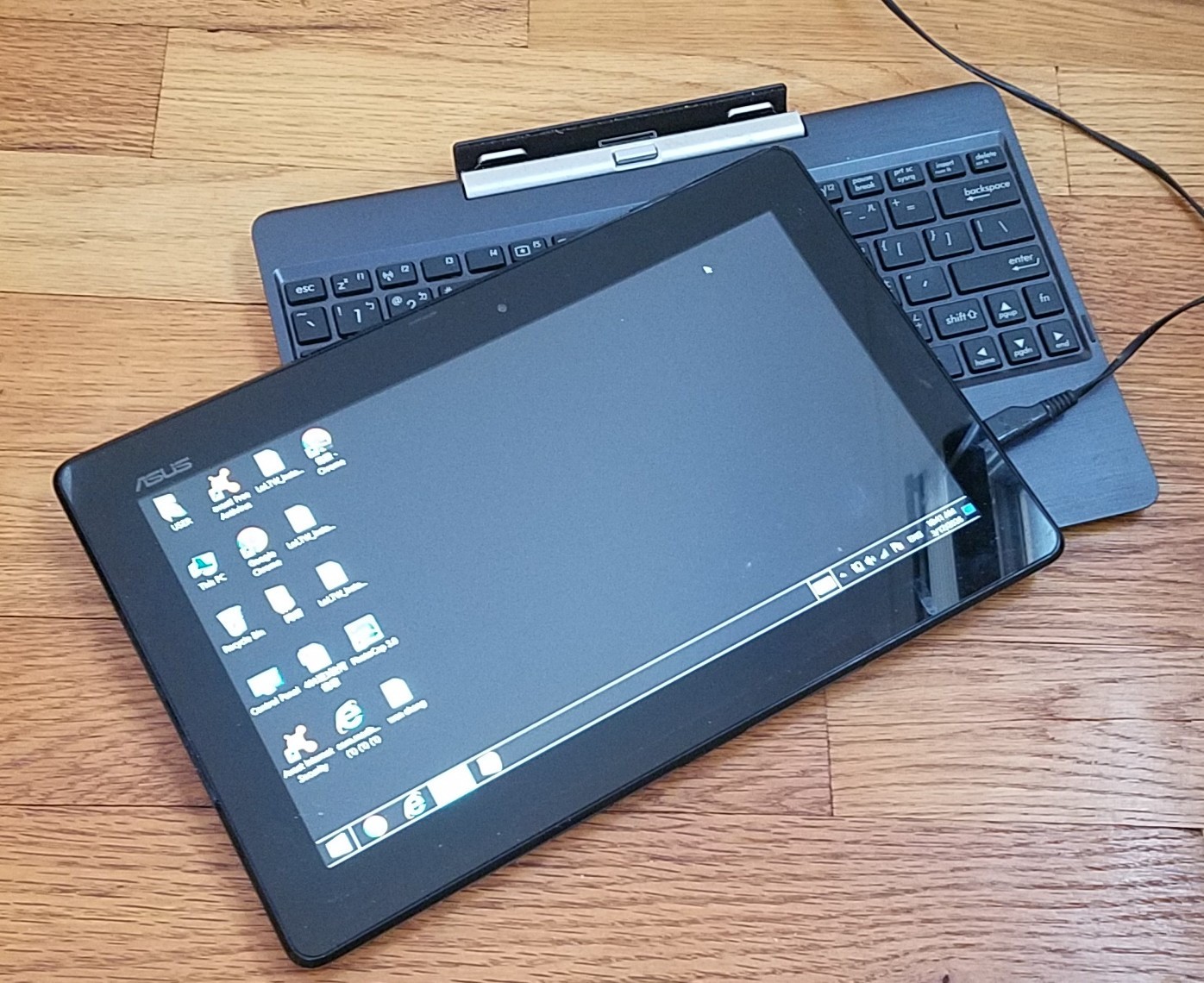 ~ CHINESE ENGLISH ASUS T100TA Intel Atom Z3720 1.33GHz 2GB RAM Win8.1 w/ Adapter