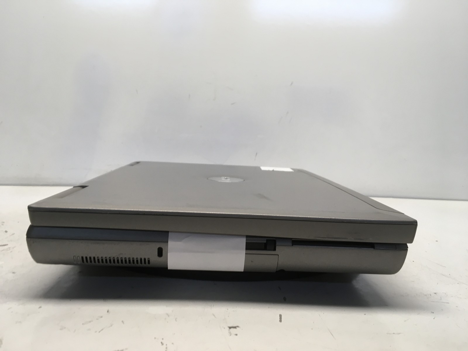 Dell Latitude D810 Intel Pentium M 06D8 1.86GHz 512 MB NO HDD No Batt