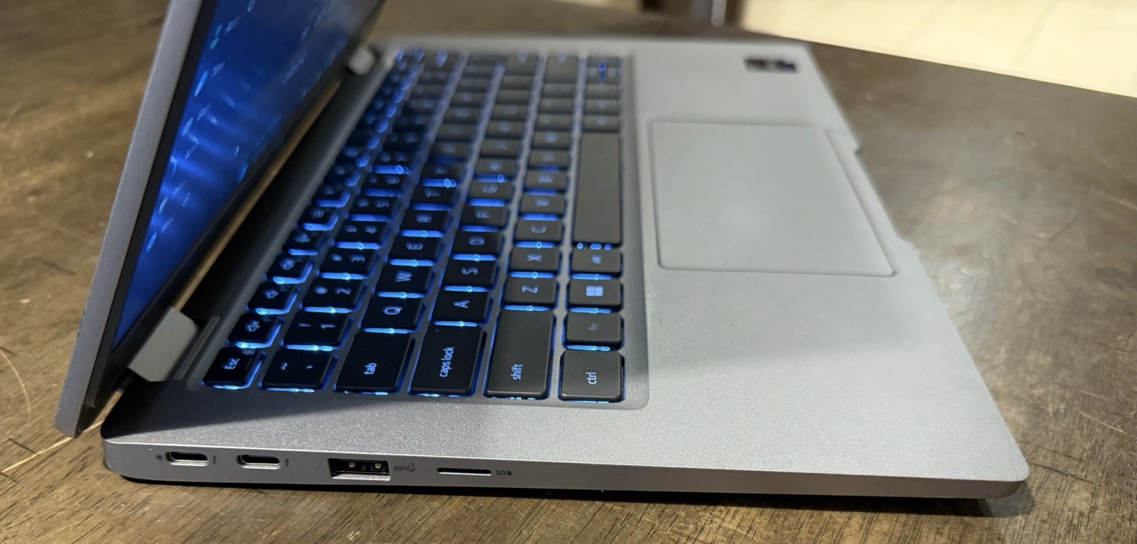 DELL LATITUDE 5330 INTEL CORE I5-1245U 8GB RAM 256GB NVME 13.3 IN CAM WIN11