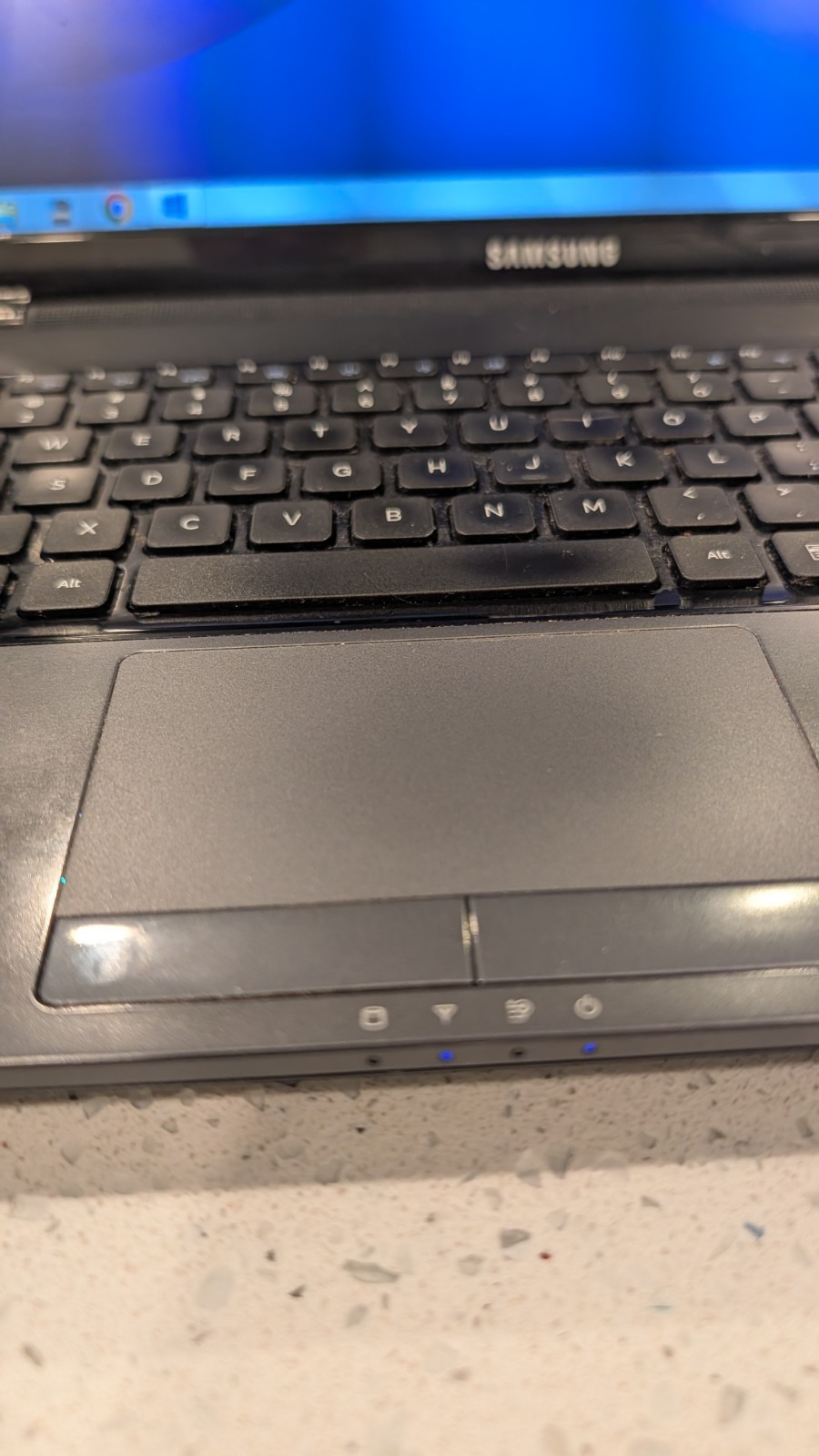 Samsung NP300E5C 15.6″ Laptop i3-2350M 2.4GHz 6GB RAM 675GB HDD Black