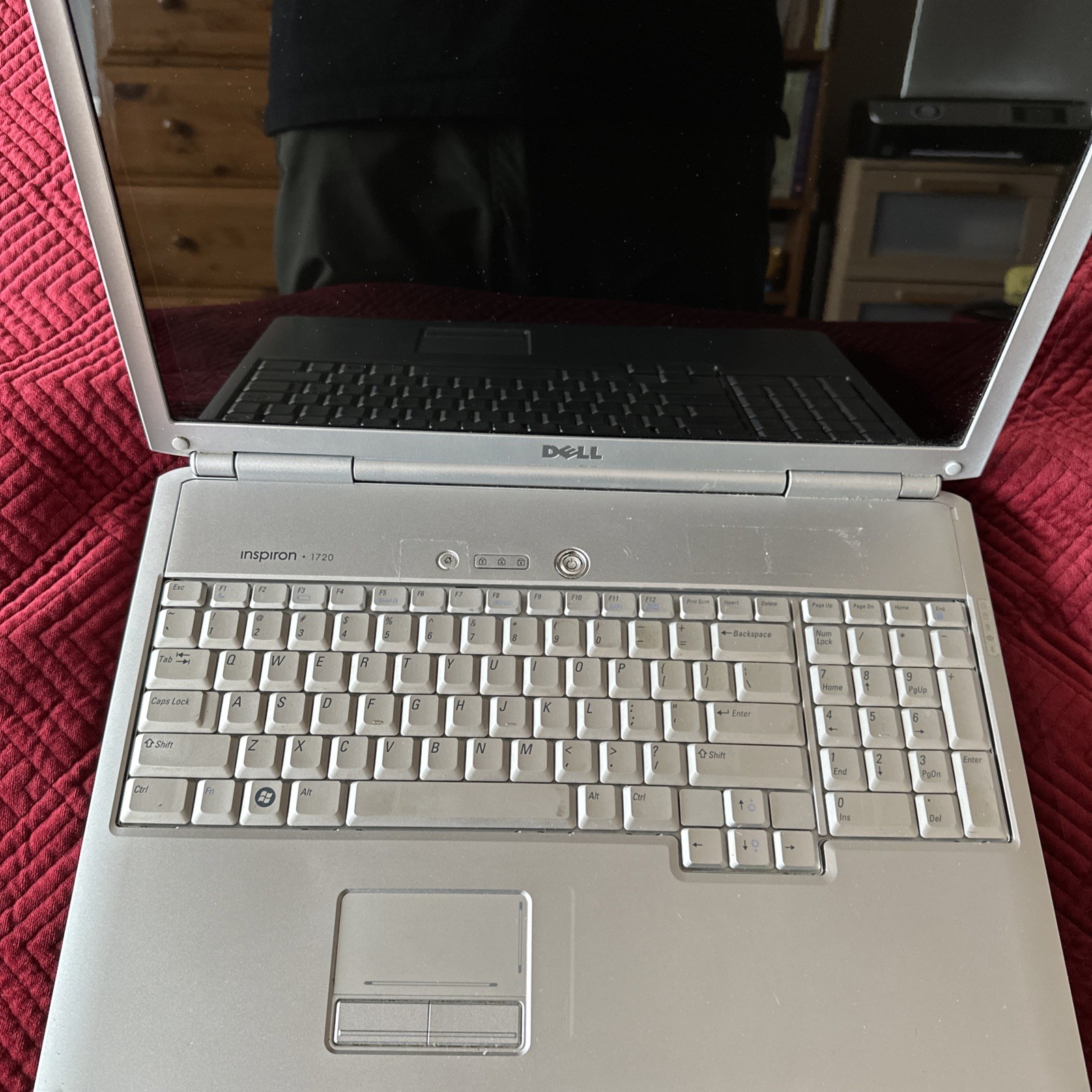 dell inspiron 1720 laptop 320 /2GB Linux Mint OS 21.3. Works. READ.