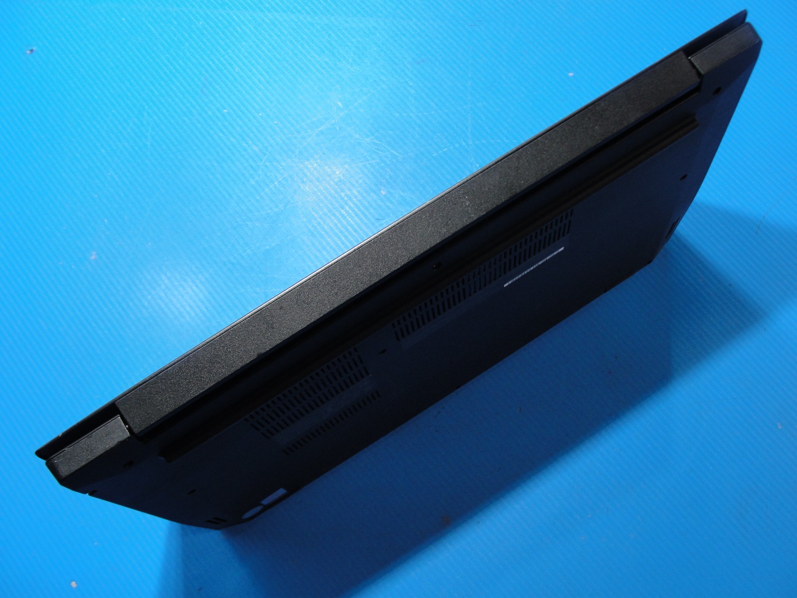 Lenovo ThinkPad E585 15.6” FHD AMD Ryzen 3 2200U 2.5GHz 4GB 240GB SSD