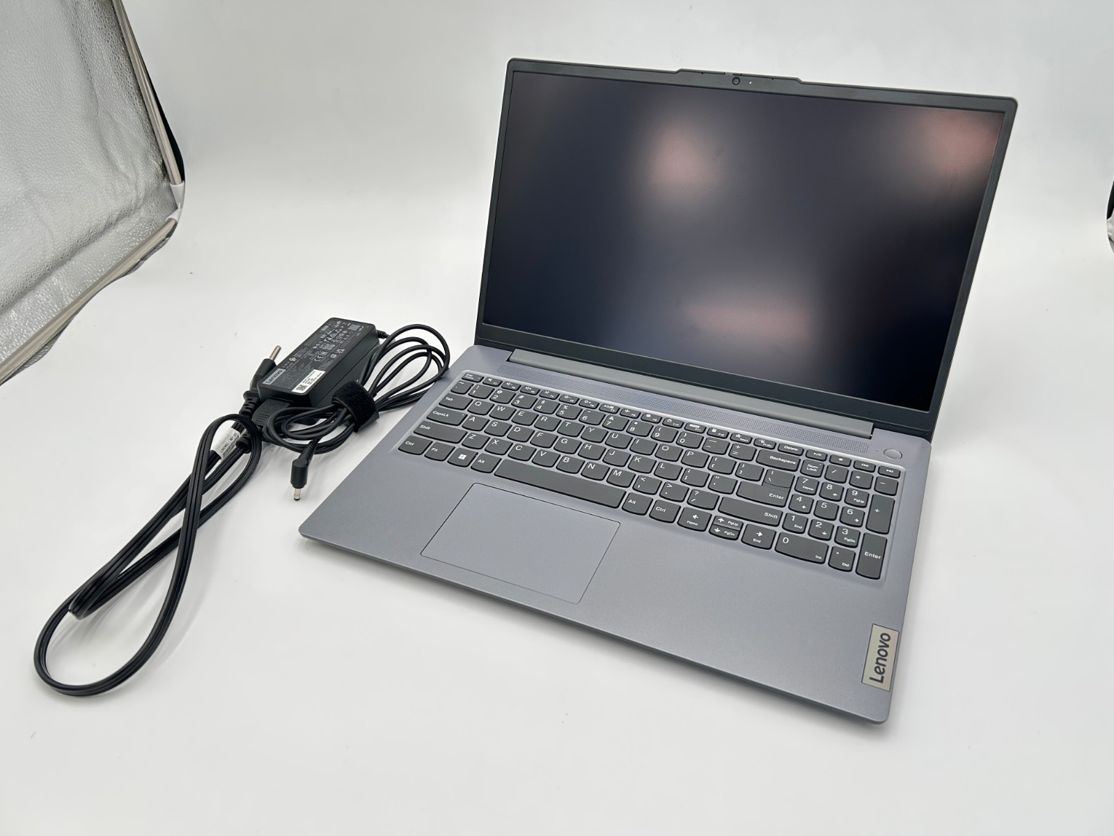 Lenovo IdeaPad Slim 3 15ABR8 (Ryzen 7-5825U, 16GB DDR4, 512GB SSD)