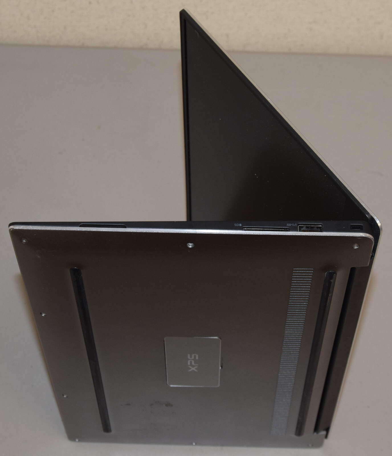 Incomplete Dell XPS 13 9350 13.3″ Laptop i5-6200U 2.3GHz Dual Core 8GB DDR3