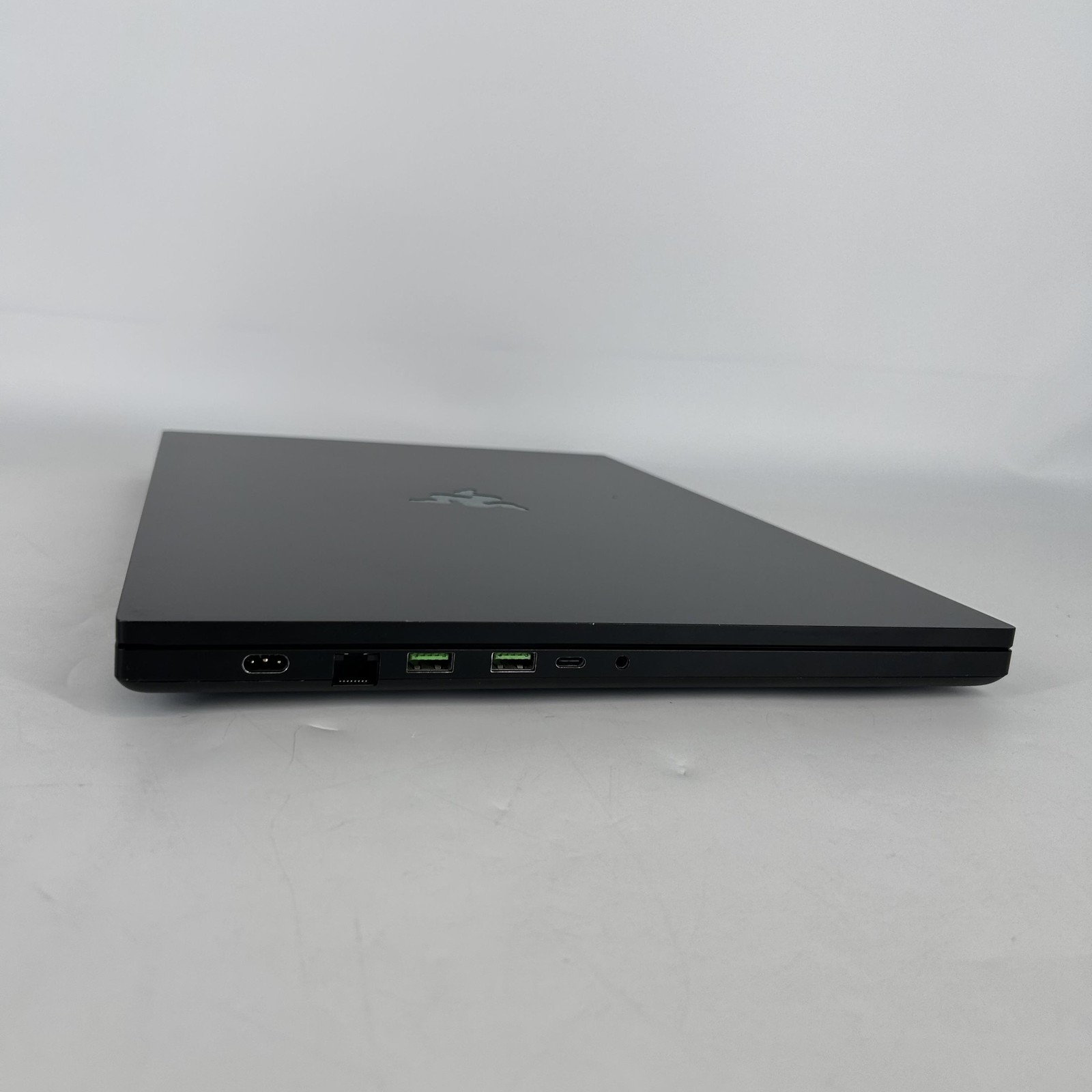 Razer Blade 18 240Hz QHD+ 2.2 GHz i9-13950HX 32GB 1TB SSD NVIDIA RTX 4060 Good