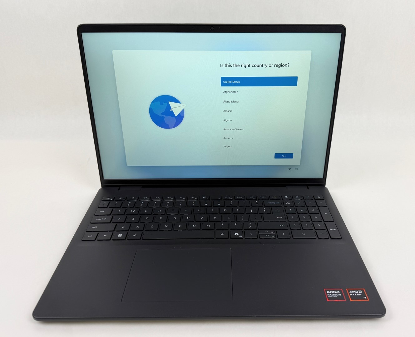 Dell 16 DC16255 16″ 1920×1200 FHD+ Touch Ryzen 7 250 16GB 1TB SSD W11H Laptop