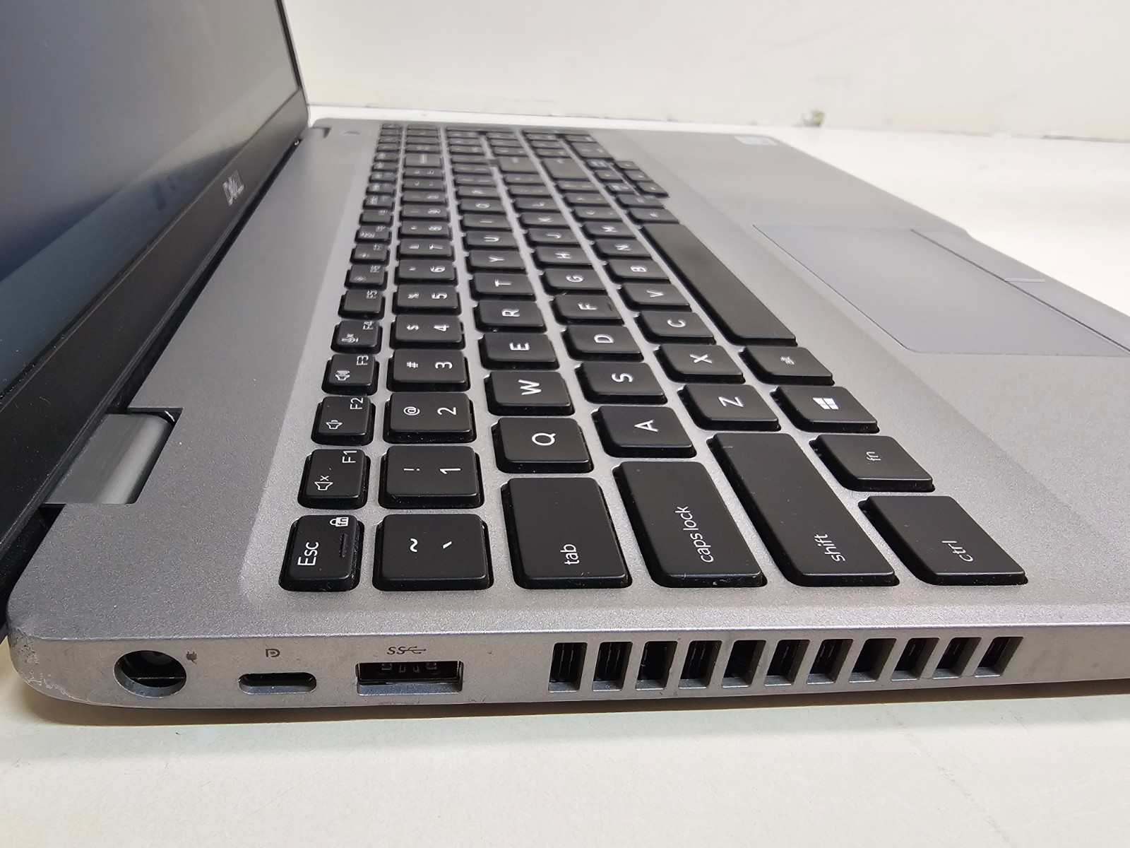 Dell Precision 3550 Laptop – 1.7 GHz i5-10310U 8GB 256GB SSD Webcam 15.6″