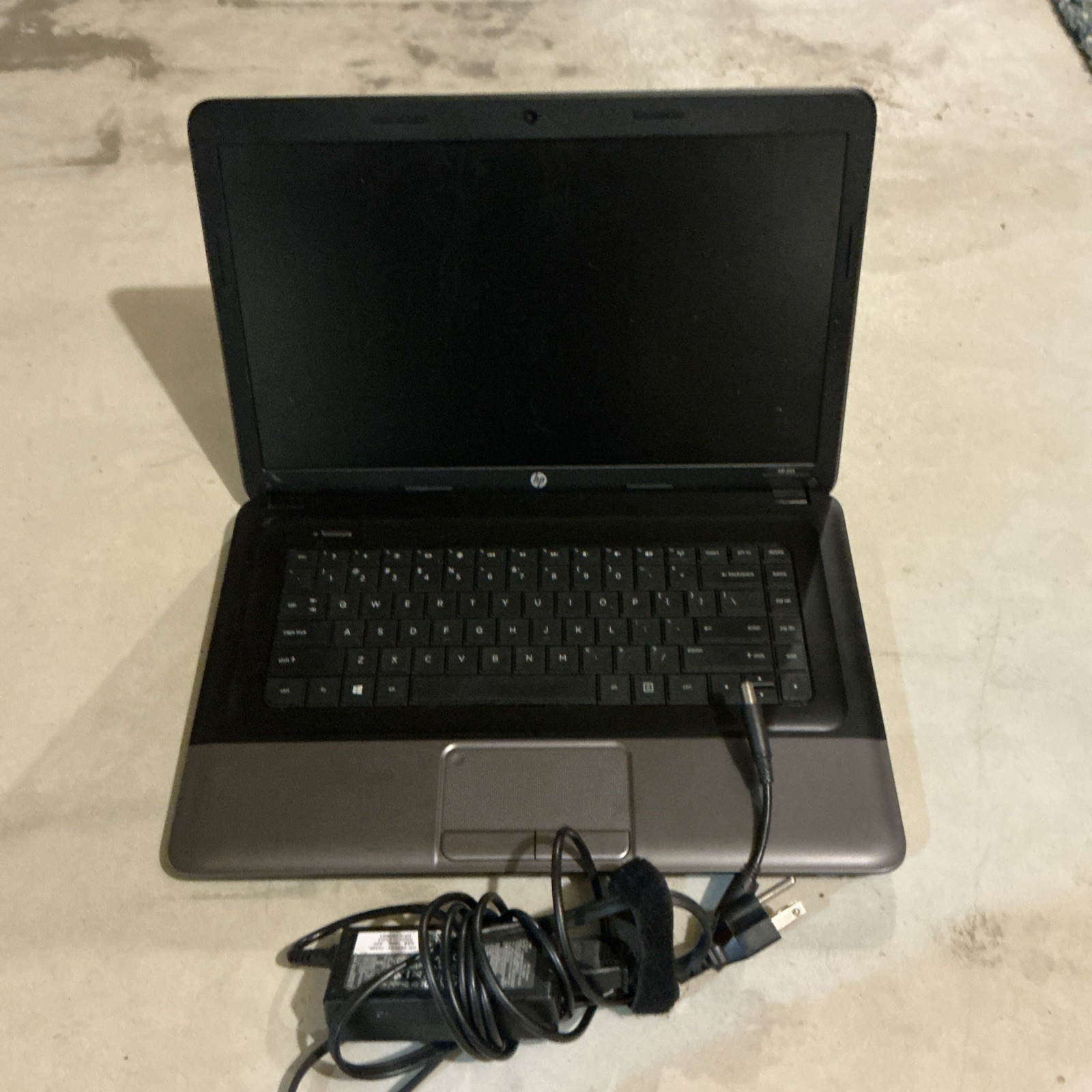 HP 2000 TPN-I108 AMD E-300 APU w Radeon 1.29 GHz 4.0GB DDR3 RAM Win8 No Battery