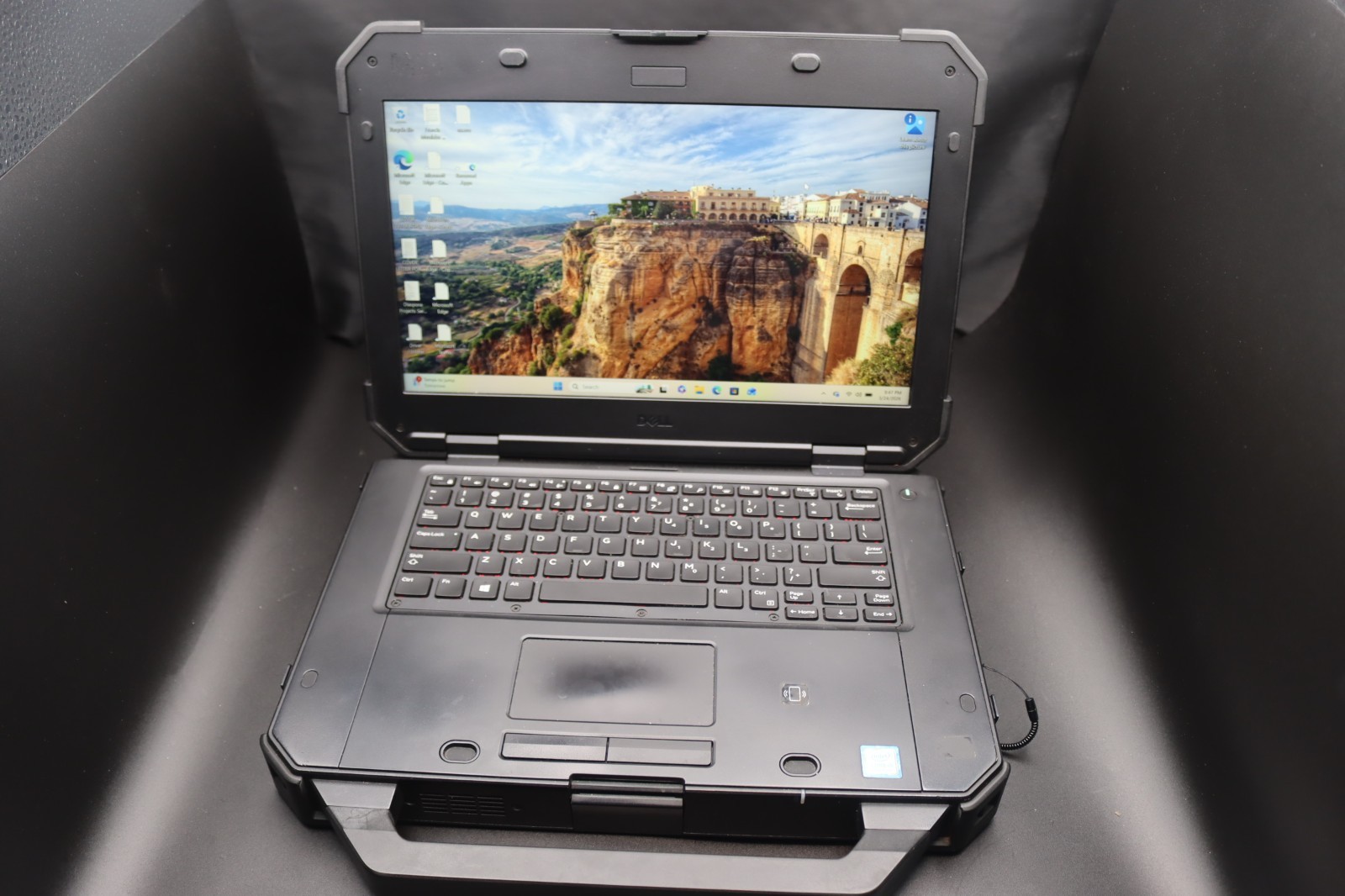 Dell Rugged Extreme 7424 14 inch (256GB Intel Core i5 8th Gen. 8GB) Cellular/LTE
