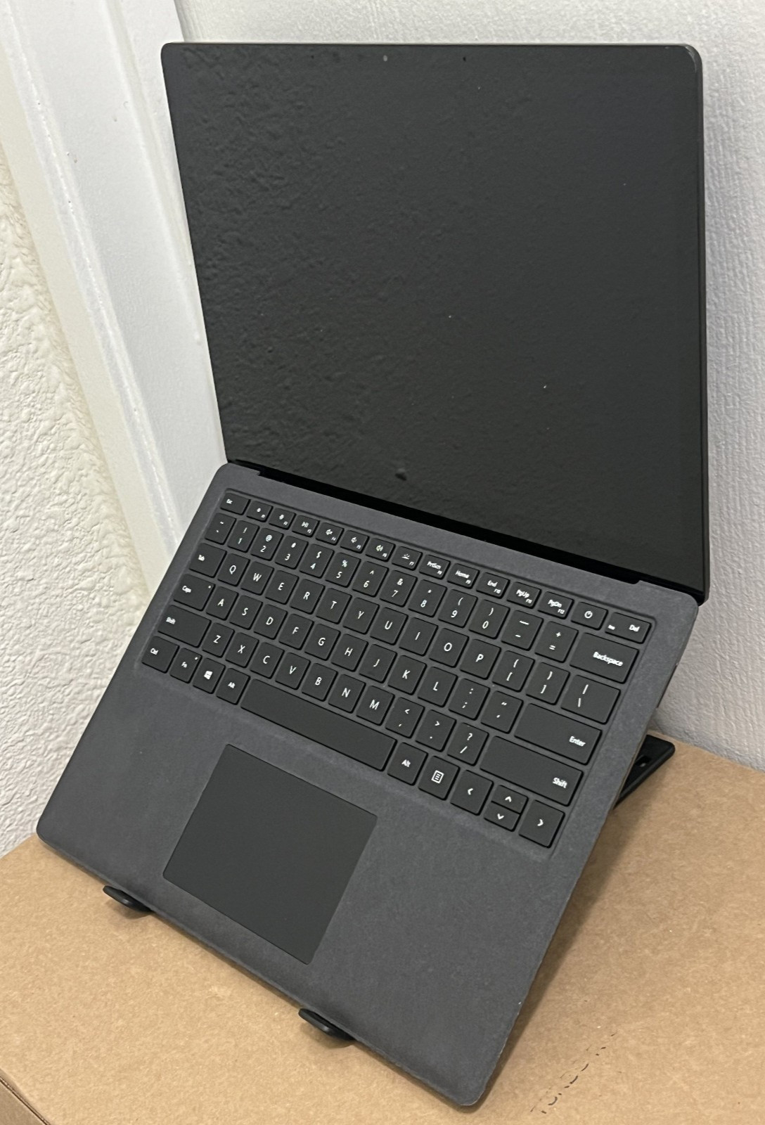 Microsoft Surface Laptop 2 Black 13.5” i7-8650U 2.11GHz 8GB 256GB SSD Model 1769
