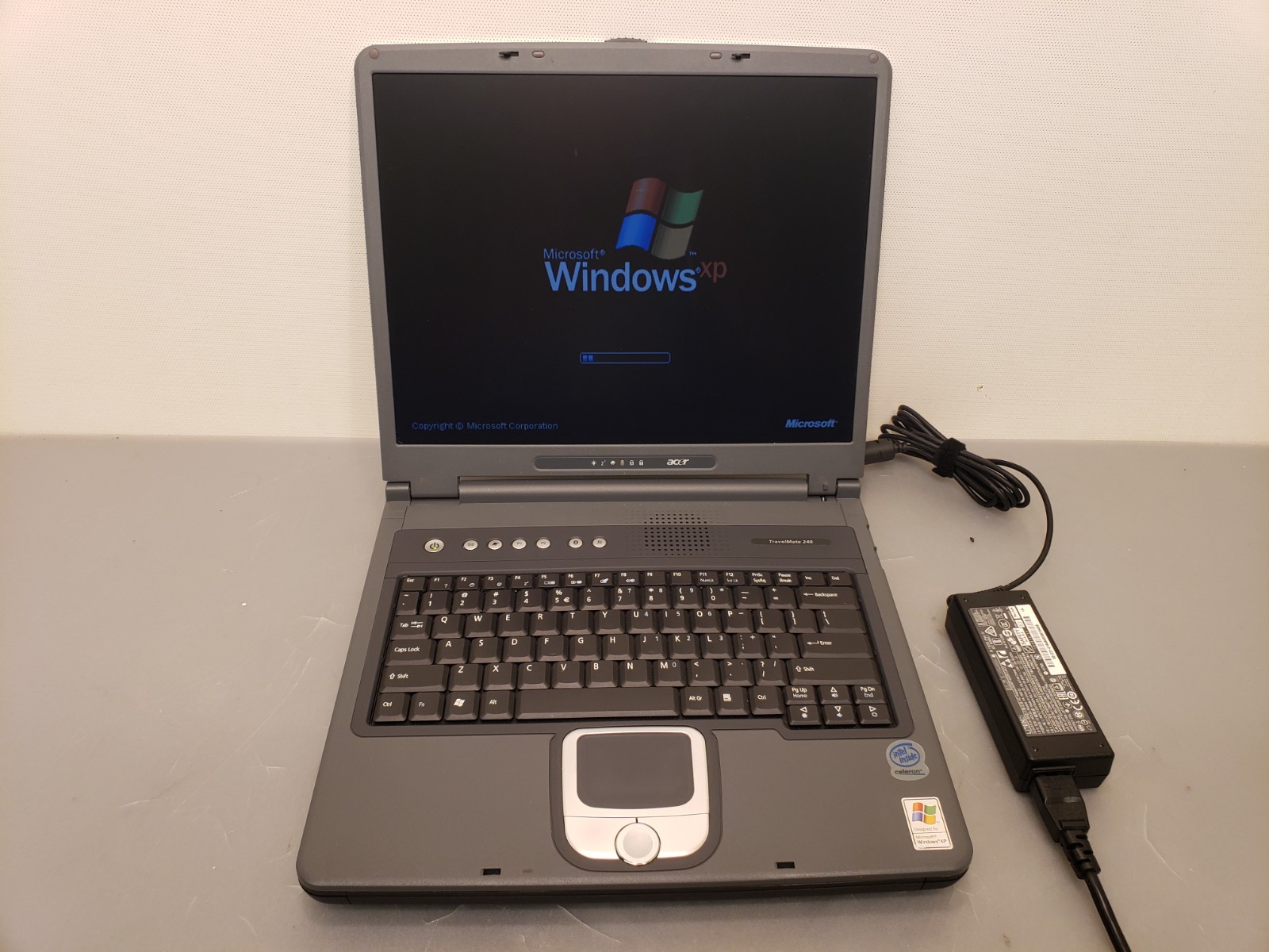 Vintage Acer TravelMate 240 Laptop 15″ Celeron 2.52GHz 512MB 100GB WinXP *Nice