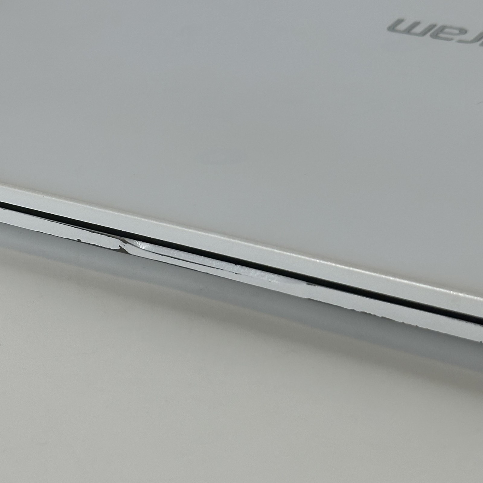 LG Gram 14 White FHD+ 1.7 GHz i5-1240P 8GB 512GB SSD Good