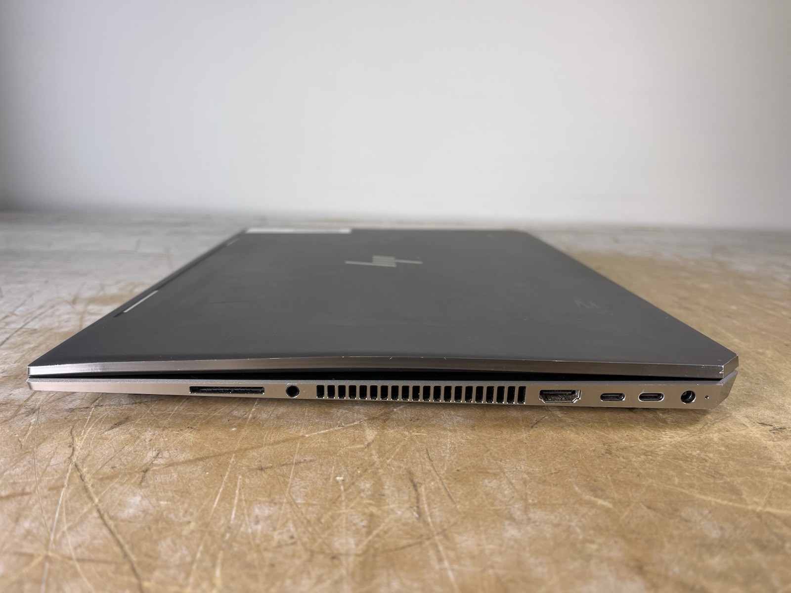 HP ZBOOK STUDIO G5 i7-8850H @ 2.60GHz, 16GB RAM, NO HDD/OS – (FOR PARTS)