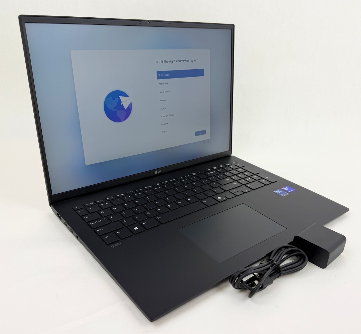 LG Gram 17Z90TL 17″ Touch Ultra 7 258V 32GB 2TB SSD W11H Thin Lightweight Laptop