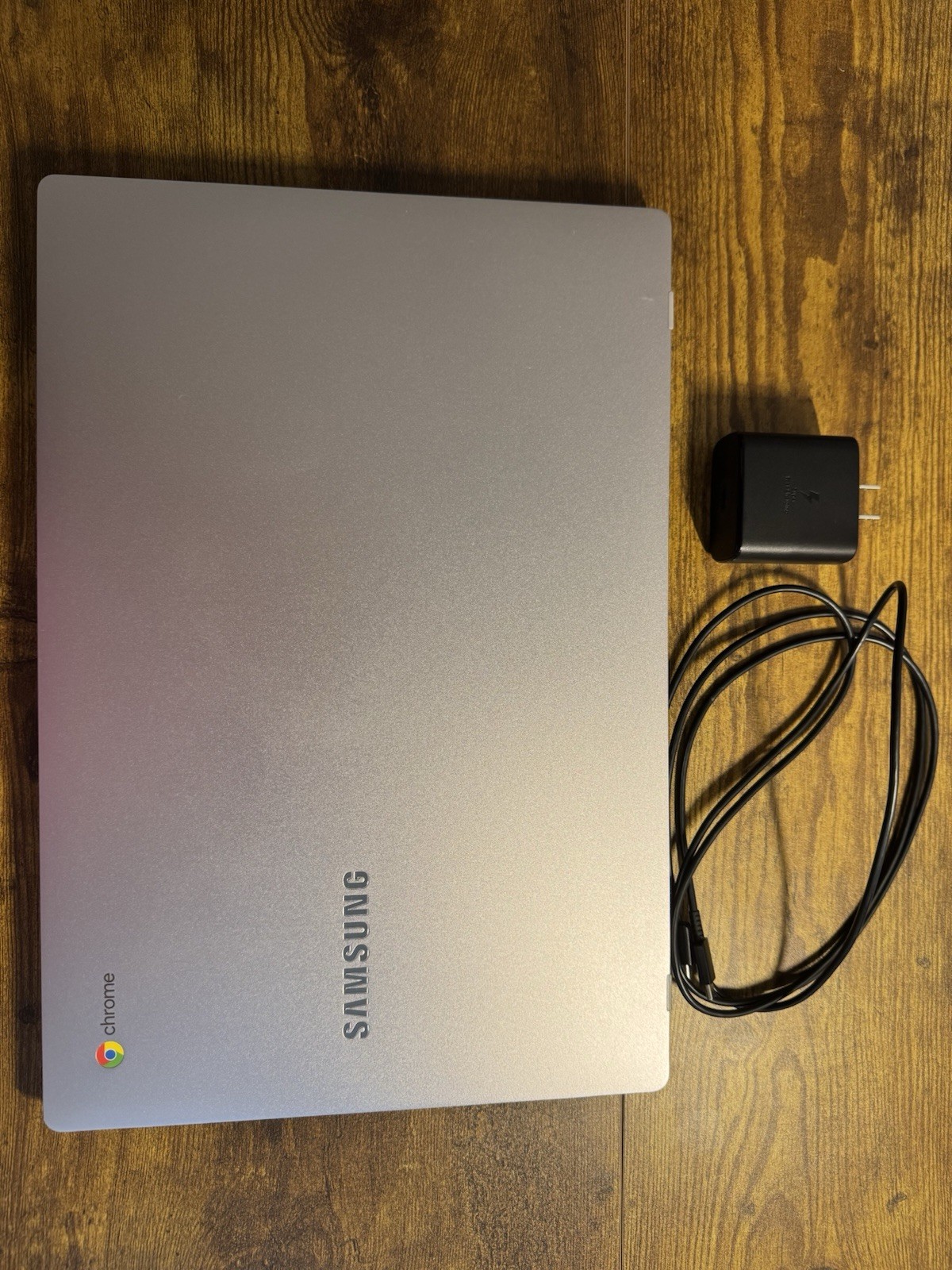 Samsung Chromebook Laptop, Silver, 14.3”, Model XE350XBA, W/Case & charger
