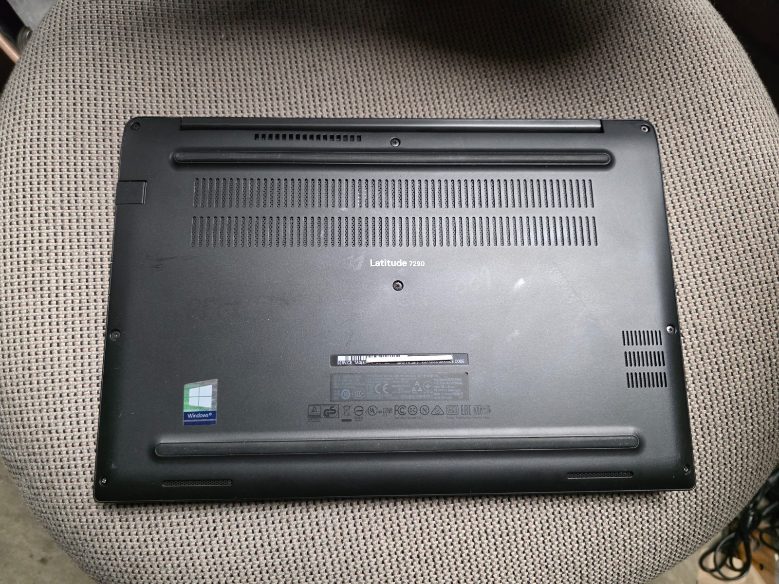 Dell Latitude 7290 12.5″ i5 7300u 2.6GHz 256GB SSD 8GB Win 11 Pro / a/c adapter
