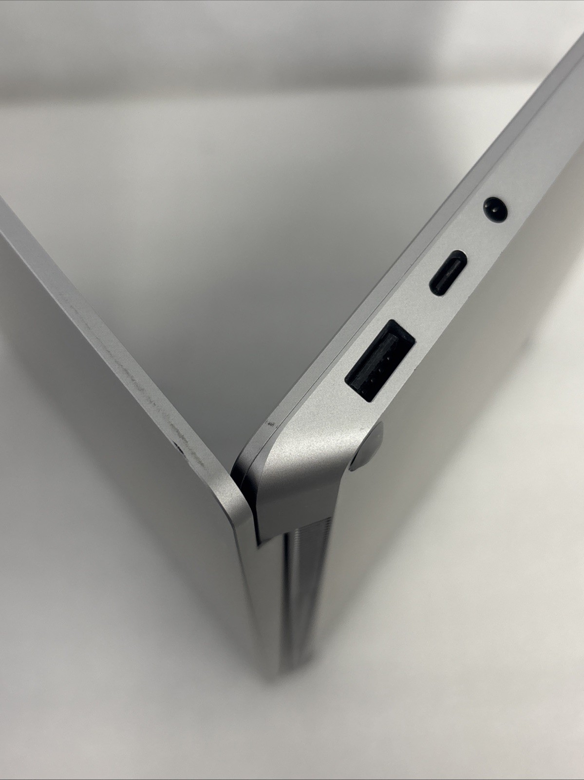 Microsoft Surface Laptop 6 13.5″ (1TB, Ultra 7, 32GB Ram) – Platinum