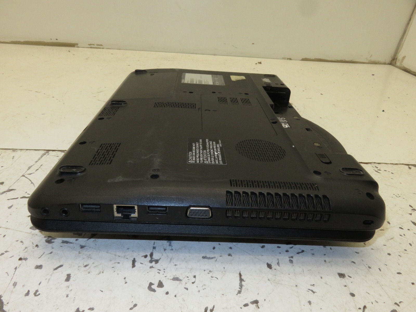 Toshiba Satellite C655-S5118 Laptop Intel Core i3-M370 6GB Ram No HDD or Battery