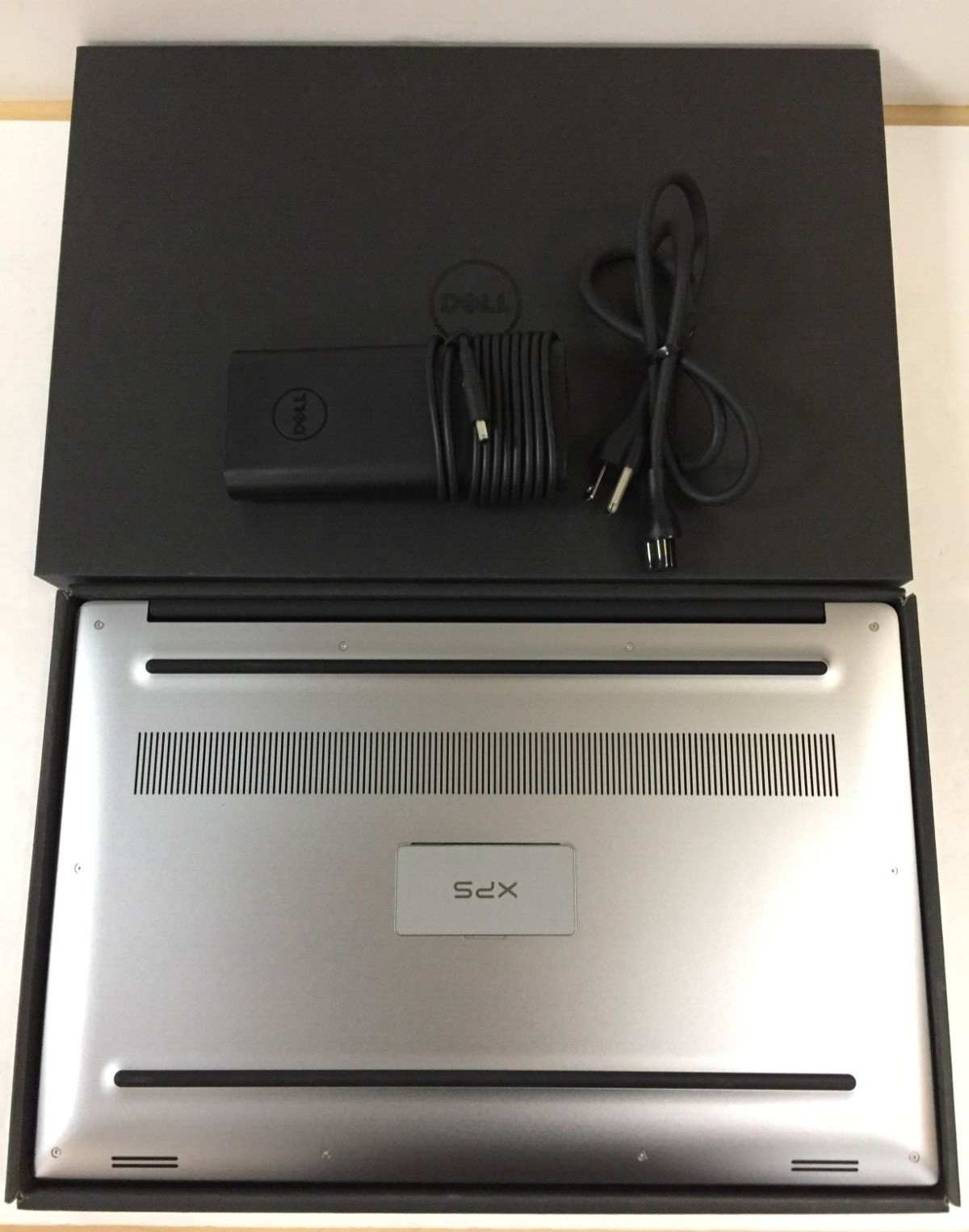 Dell XPS 9560-5000SLV-PUS 15.6 Touch Laptop/i5-7300HQ/8GB/256GB SSD/GTX 1050/W10