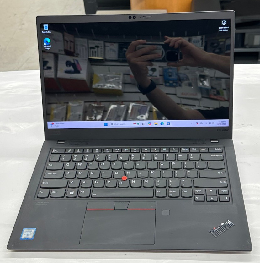 Lenovo 20QD000SUS TP X1 Carbon 7th Gen 14″ 256GB SSD Intel UHD Graphics W11 Pro