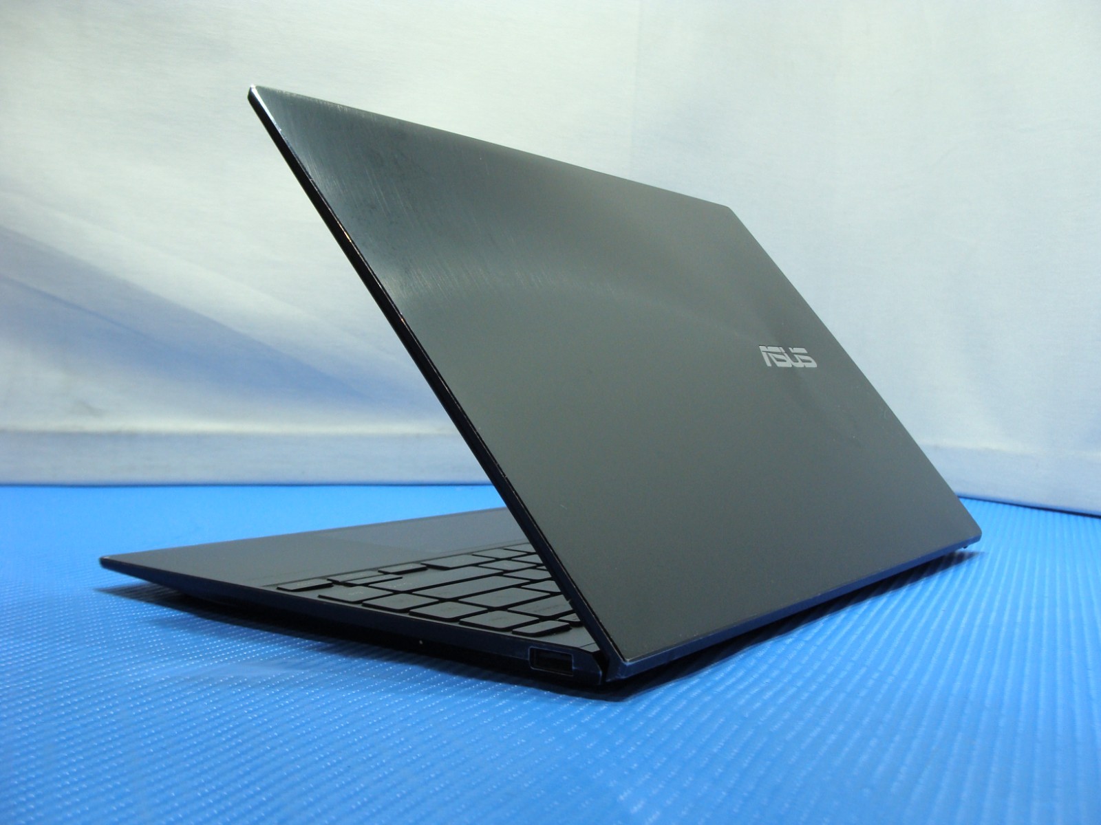 Asus ZenBook UX425JA 14″FHD i7-1065G7 1.3GHz 8GB 512GB SSD Win 11Home +PA