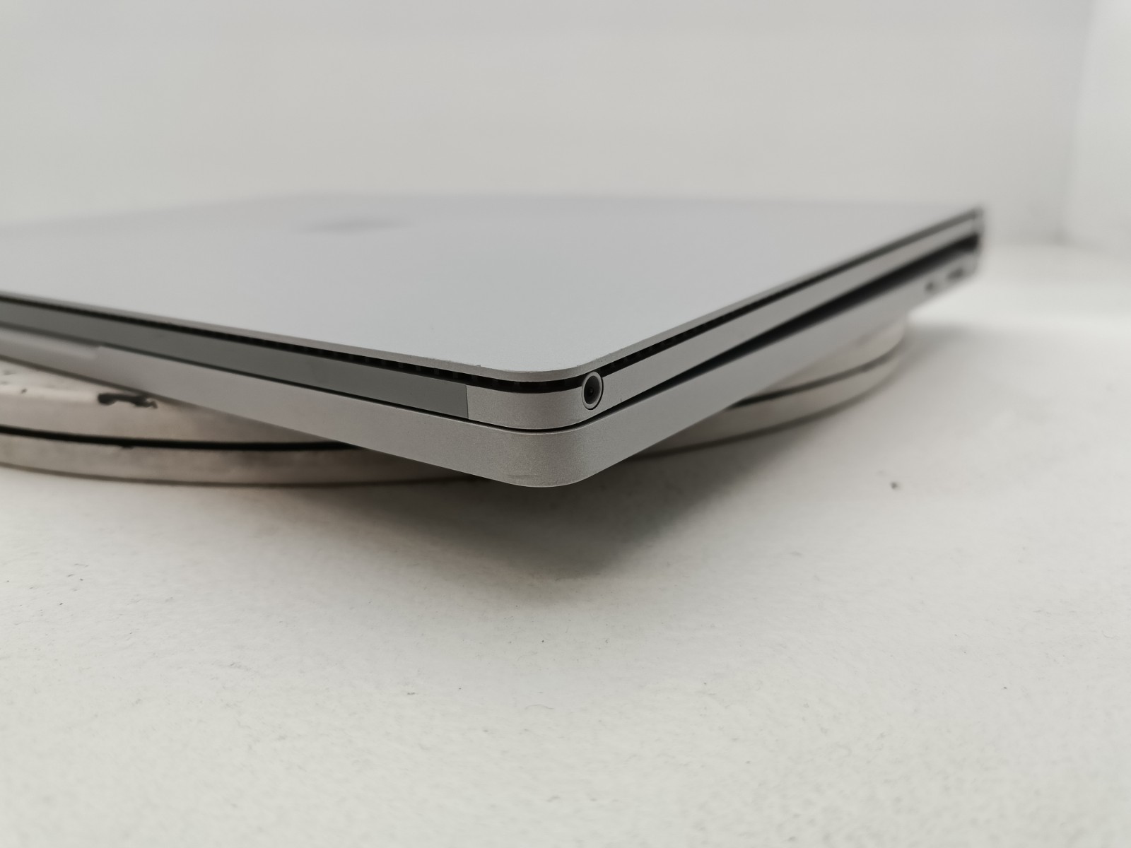 Microsoft Surface Book 2 1832 13.5″ Touch UHD i7-8650U 8GB 256GB Read #91
