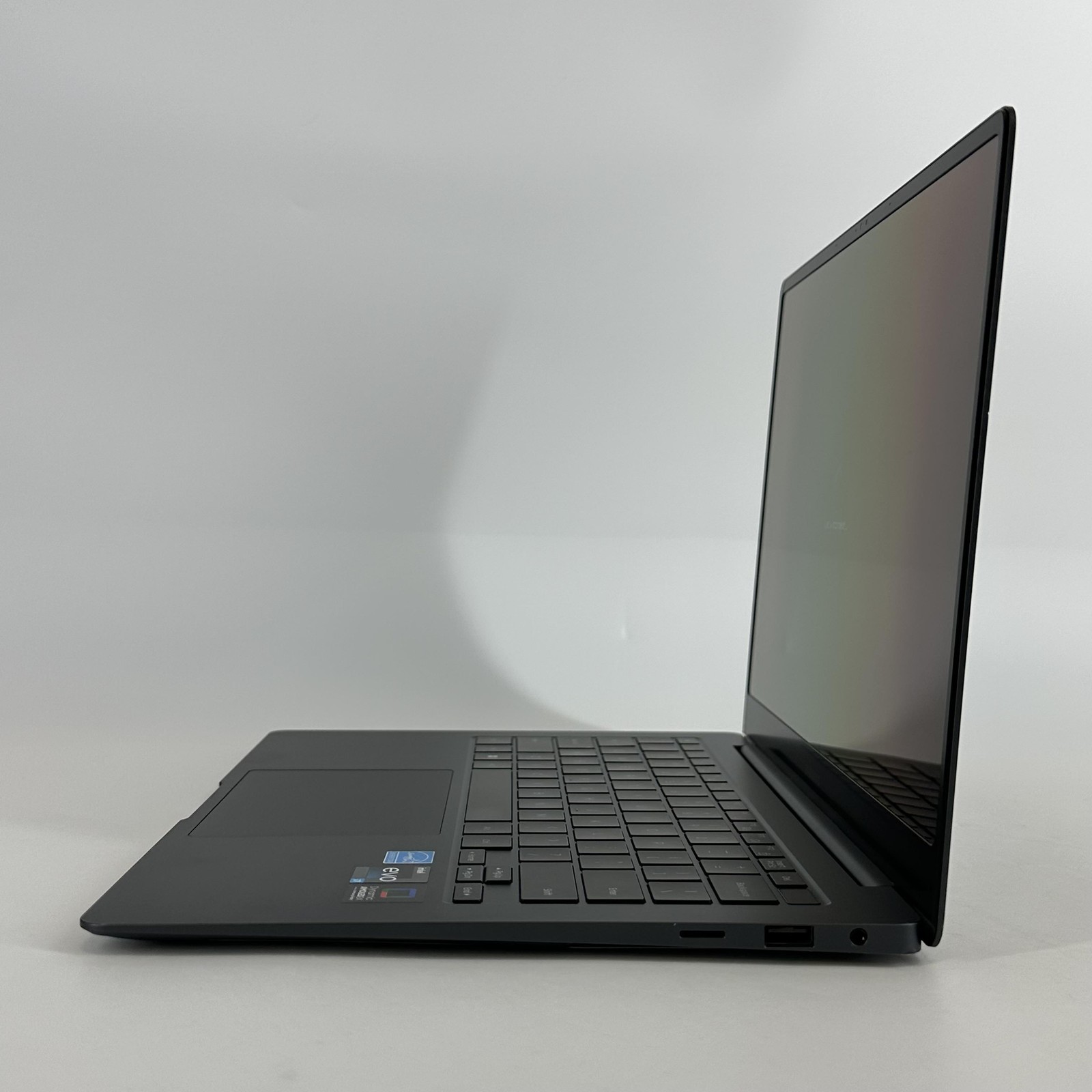 Samsung Galaxy Book3 Pro 14 Graphite QHD+ 2.2 GHz i7-1360P 16GB 512GB SSD Good