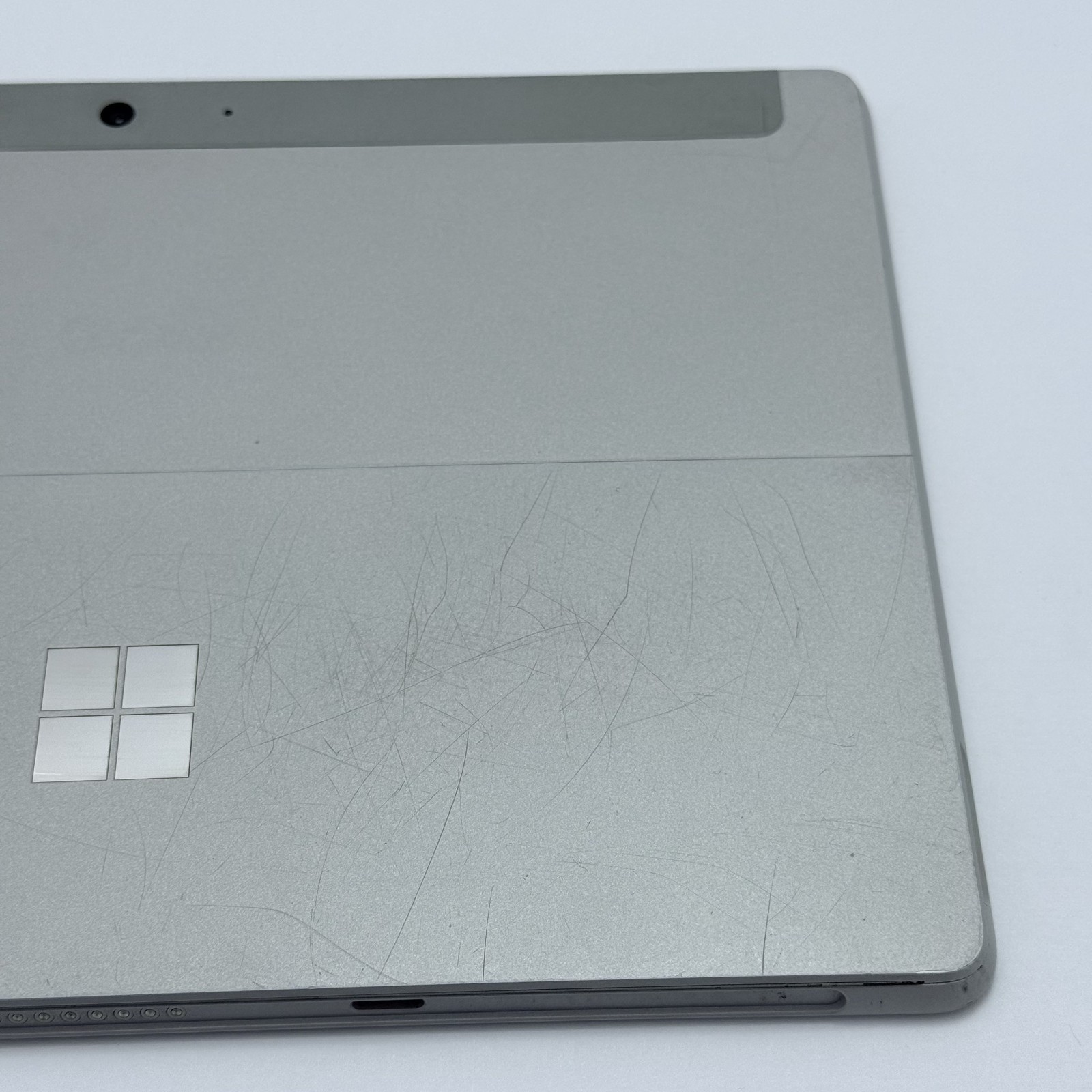 Microsoft Surface Go 1824 Pentium 4415Y 8GB RAM 128GB SSD 10″ – Silver (GRADE C)