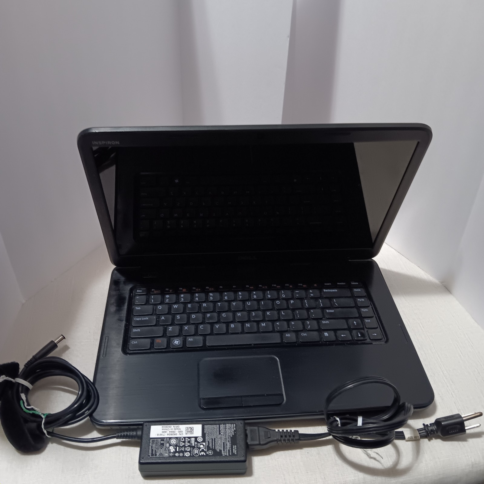 Dell Inspiron N5040 15.6″ Laptop i3-380M 2.53GHz 3GB RAM Charger-No OS/Battery