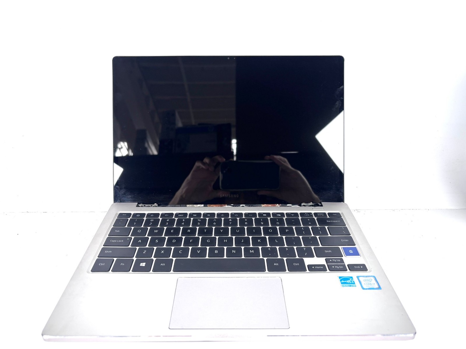 Samsung NP730XBE – 13.3″ FHD, 1.8GHz i7, 16GB RAM, NO SSD