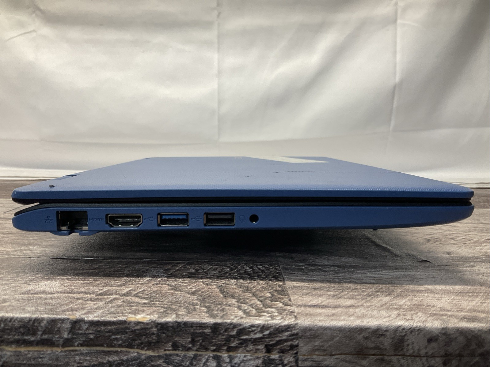 Acer Aspire R3 / Celeron / No RAM / Laptop Notebook PC / P15