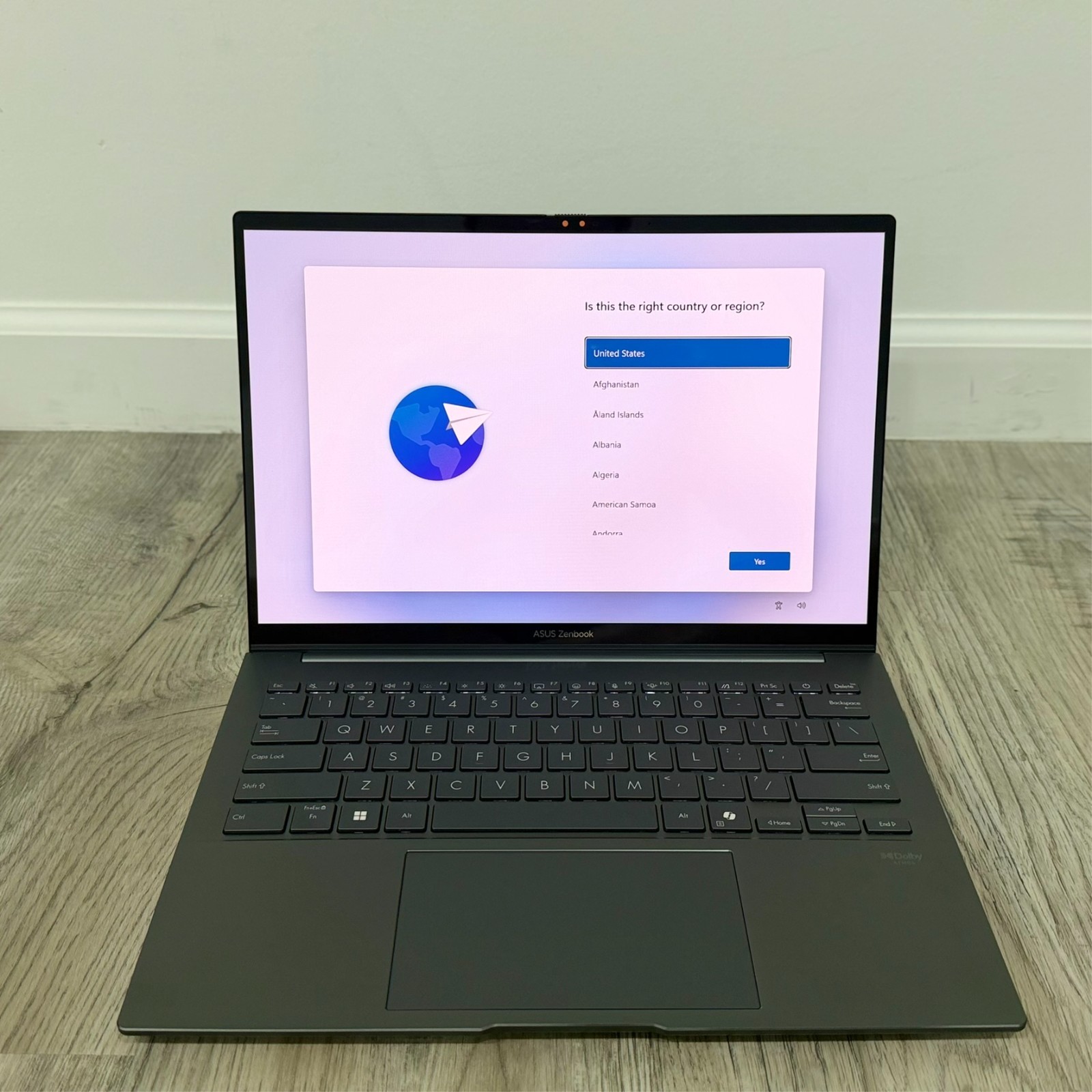 ASUS Zenbook 14″ OLED Touch WUXGA Laptop Intel Core Ultra 9 285H 32GB 1TB
